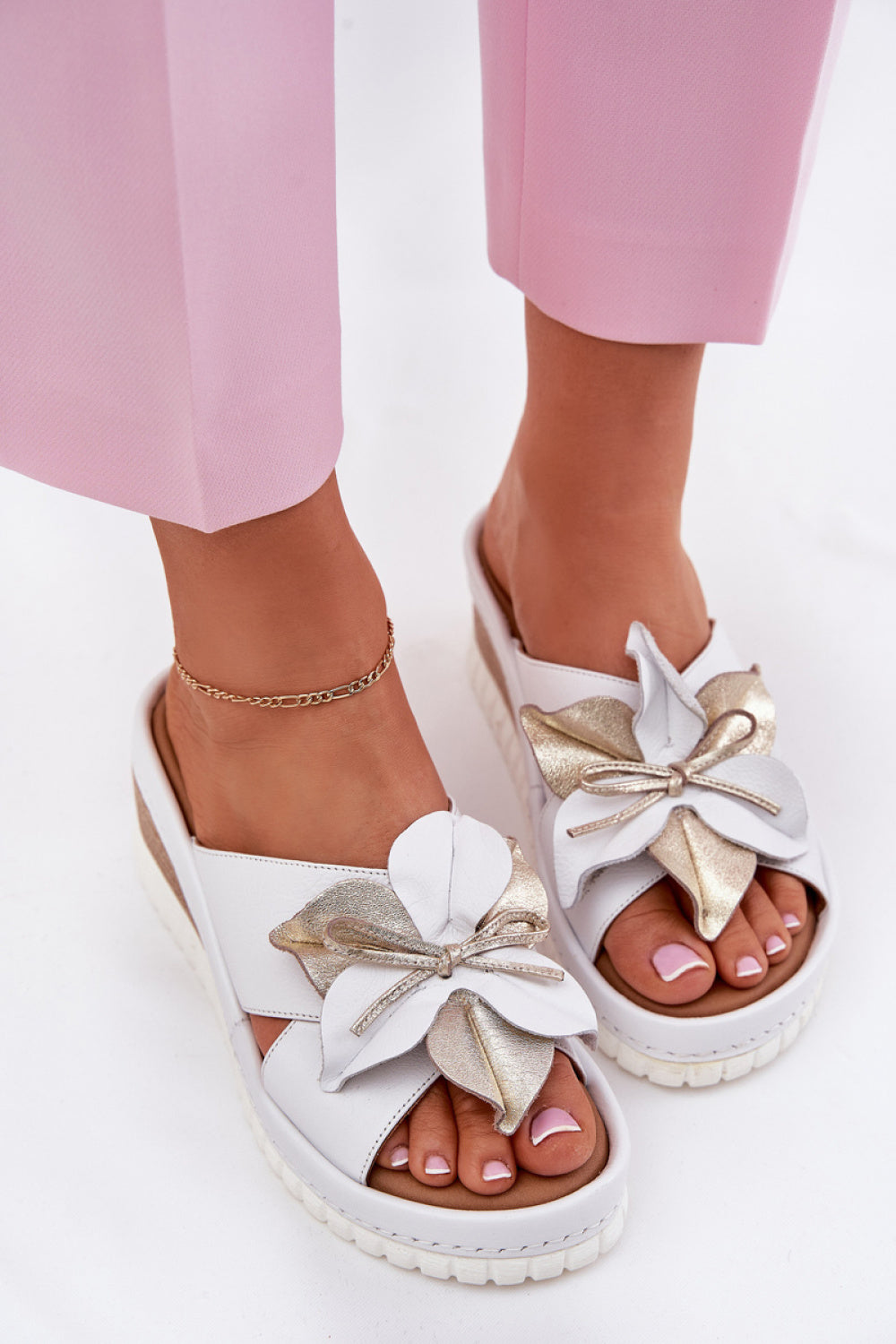 Slippers model 212704 Step in style