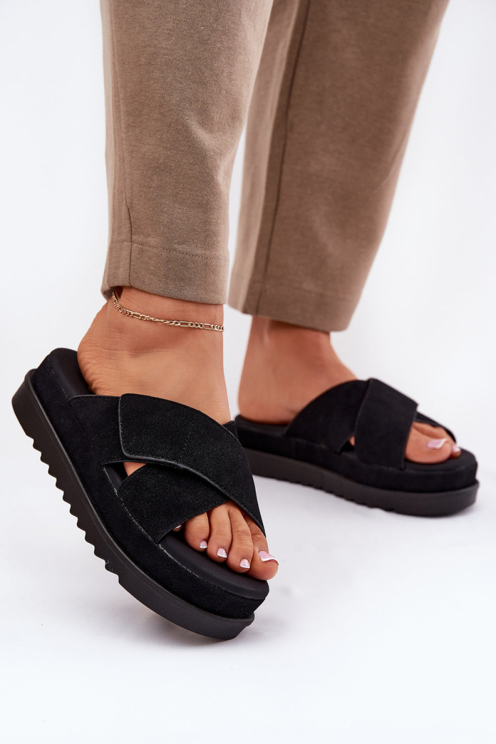 Slippers model 212875 Step in style