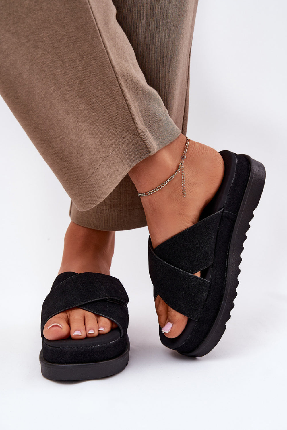 Slippers model 212875 Step in style