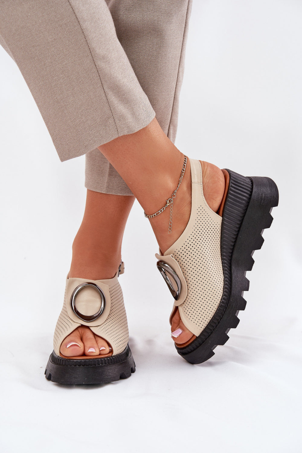 Wedge heel sandals model 213005 Step in style