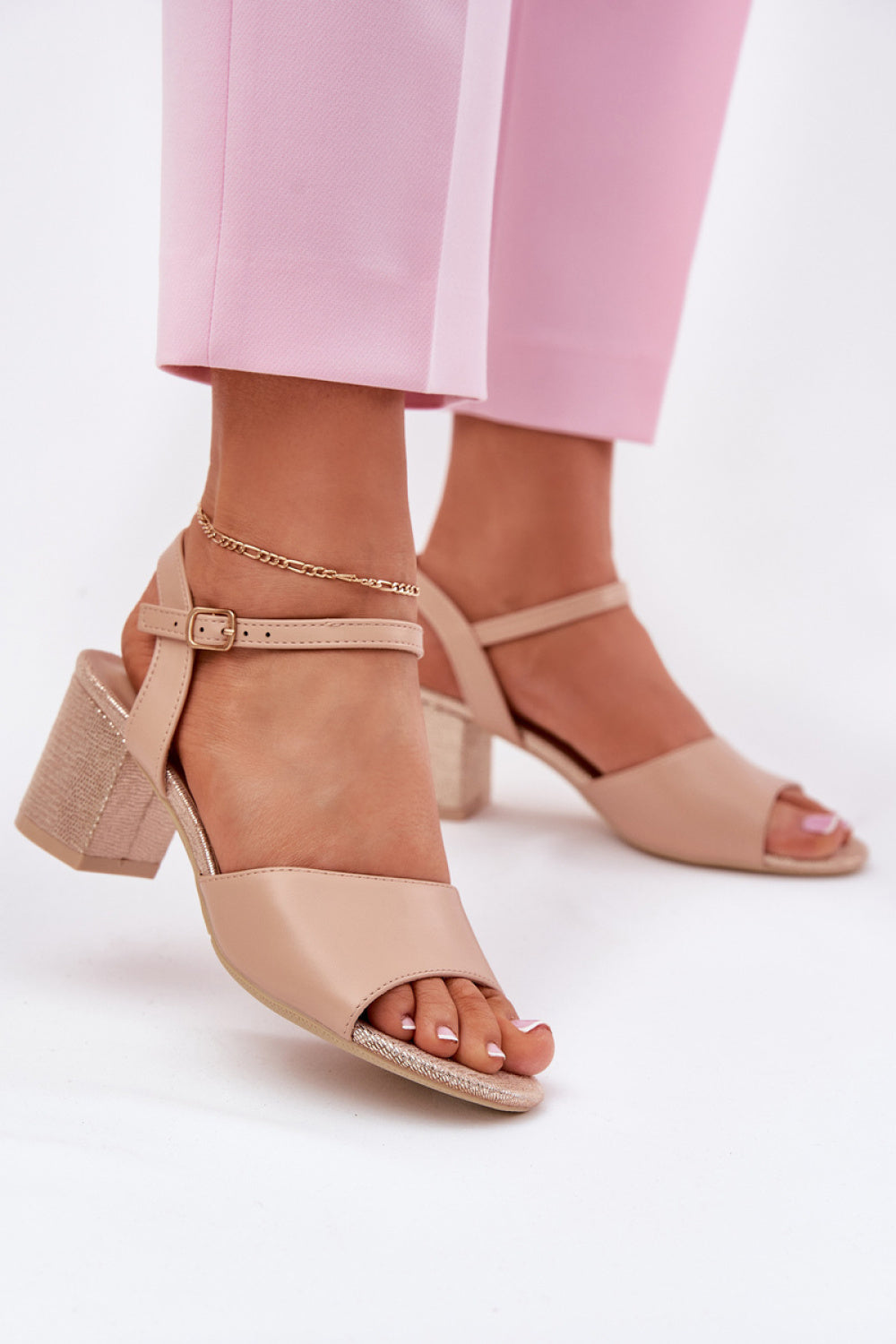Heeled sandals model 213011 Step in style