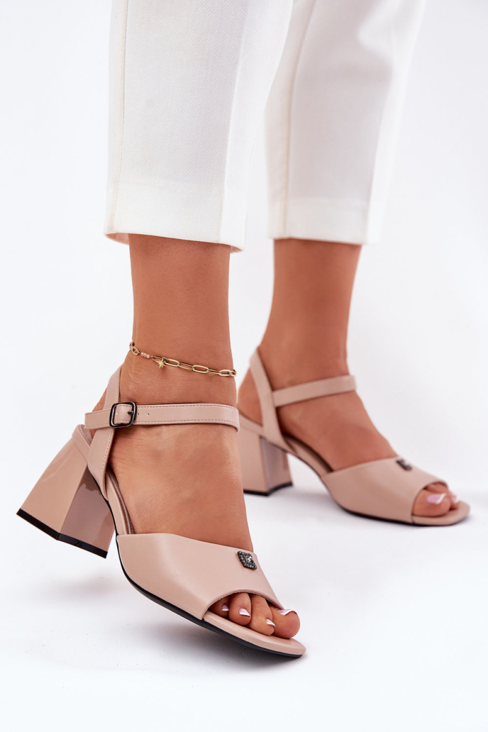 Heeled sandals model 213185 Step in style