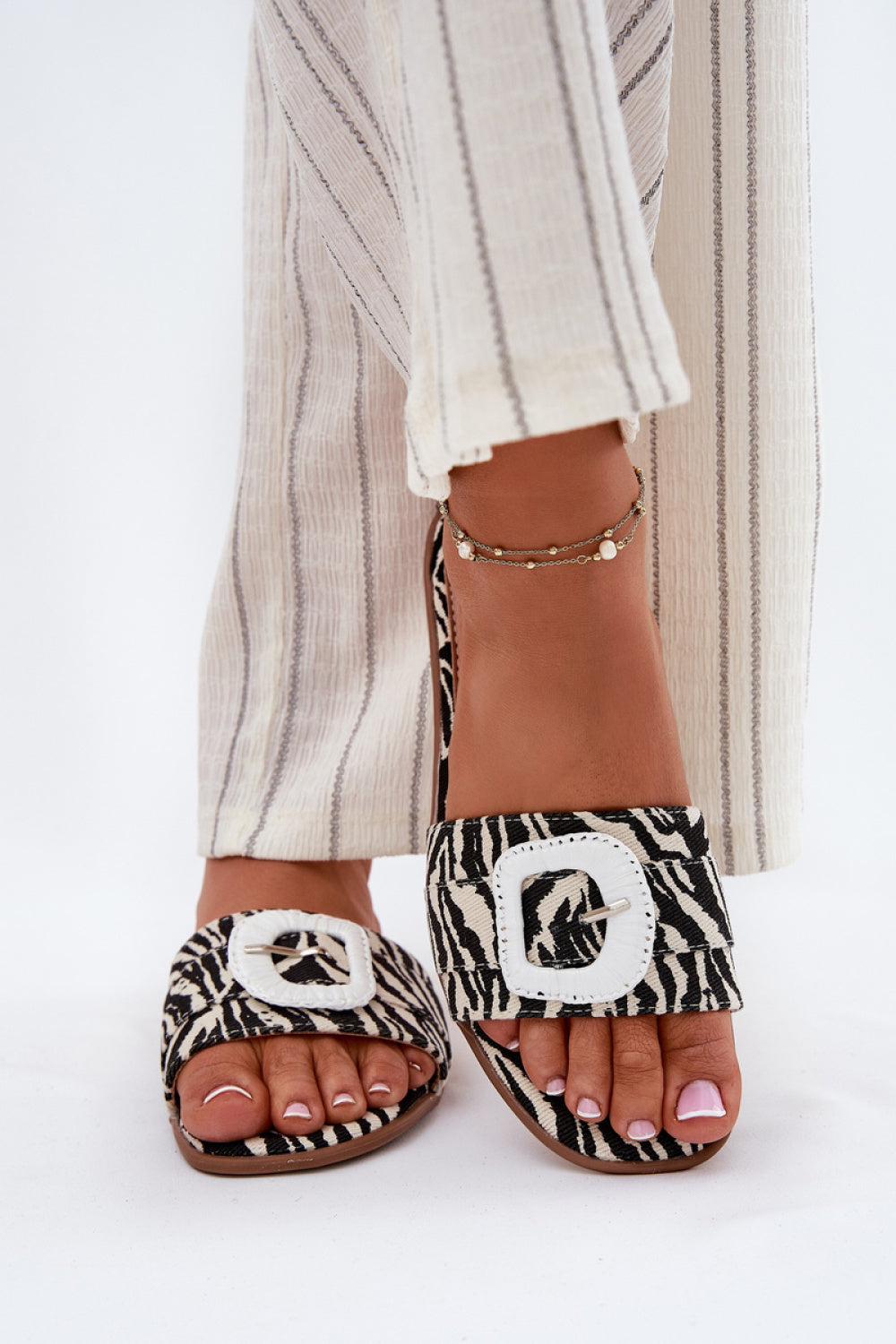 Slippers model 213965 Step in style