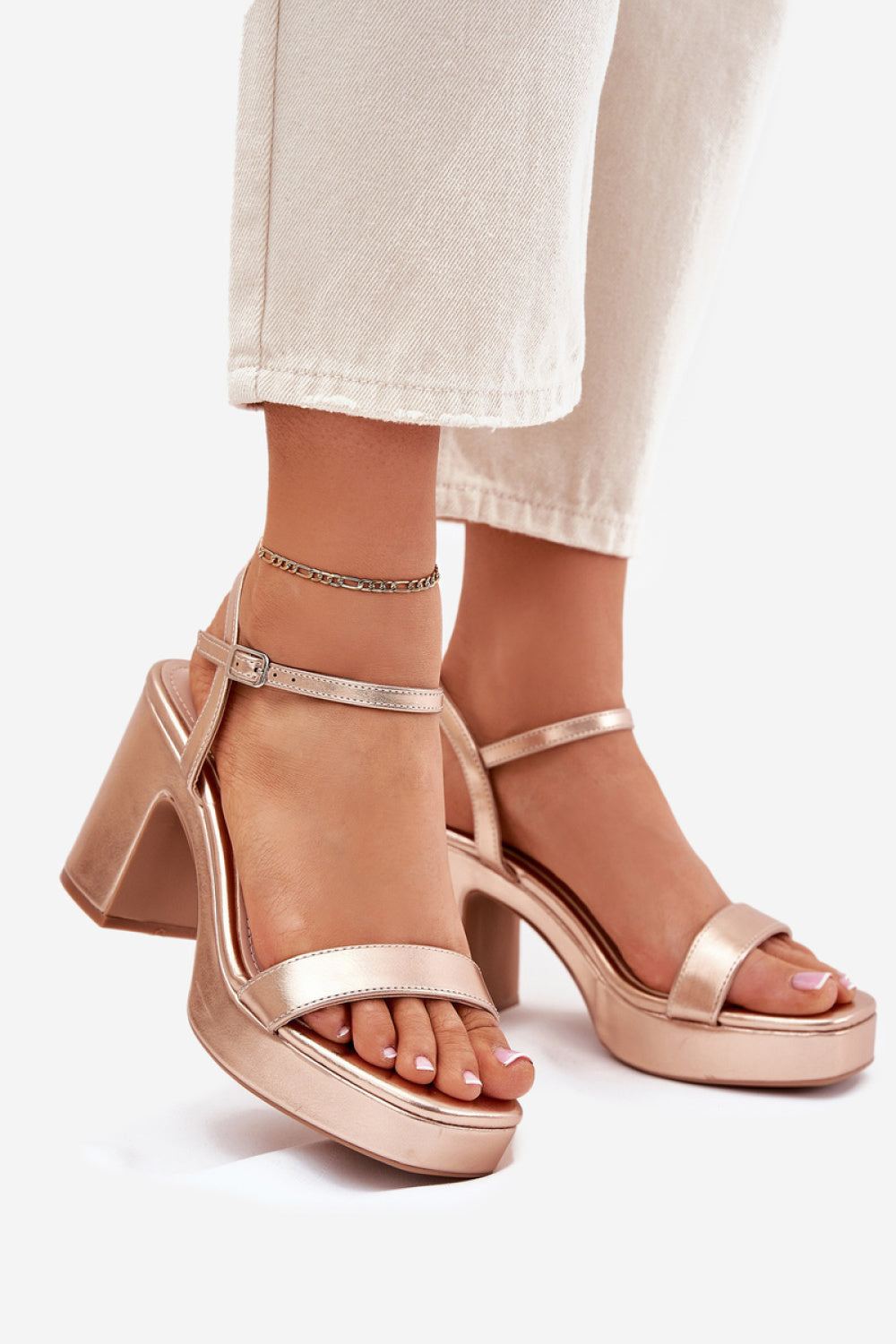 Sandals with heels model 214092 Step in style