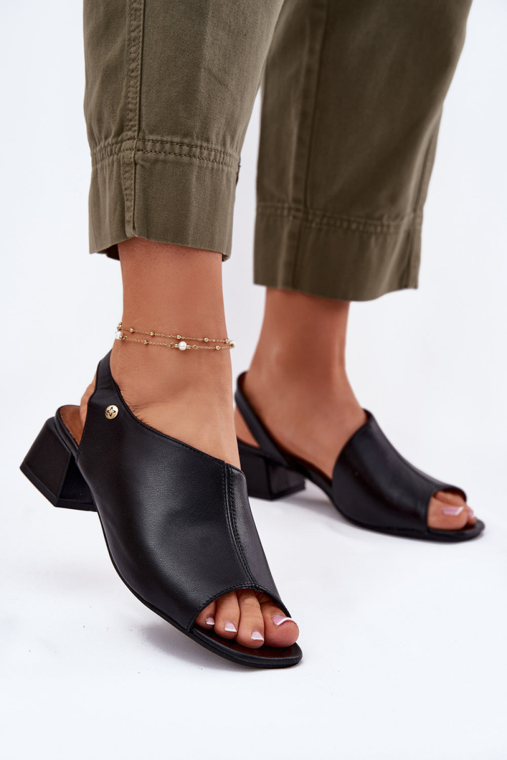 Sandals with heels model 215343 Step in style