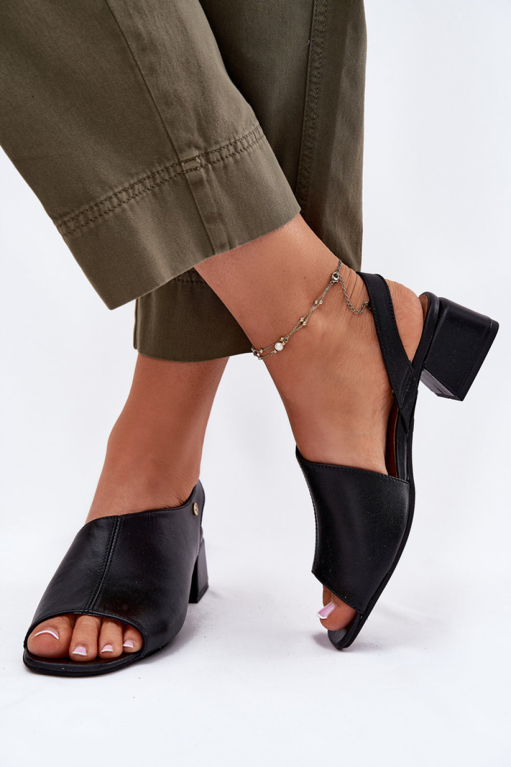 Sandals with heels model 215343 Step in style