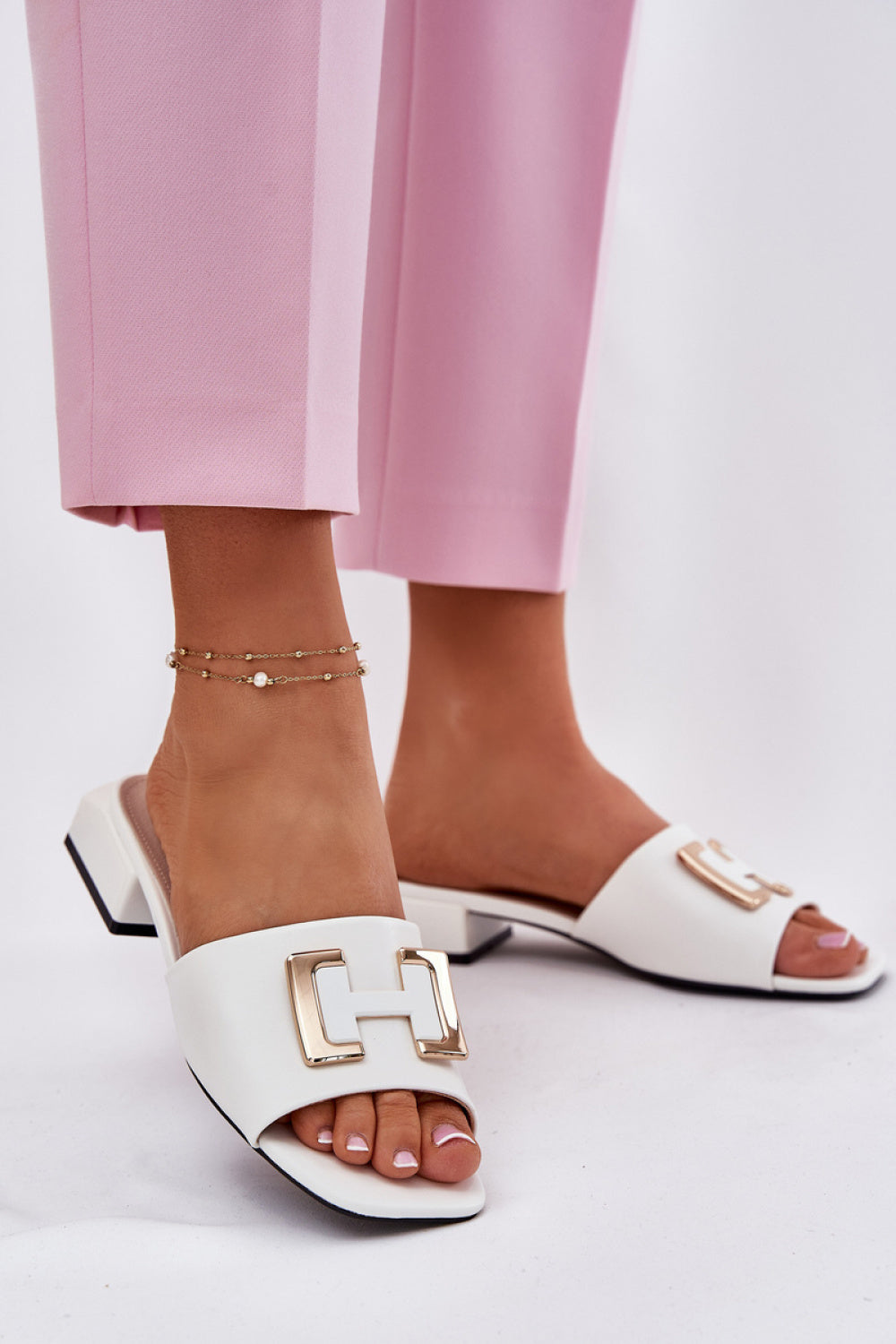 Slippers model 215982 Step in style