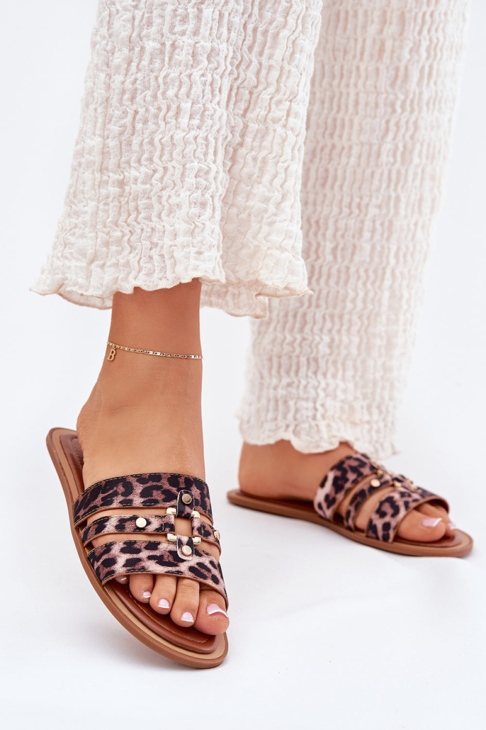 Slippers model 215984 Step in style