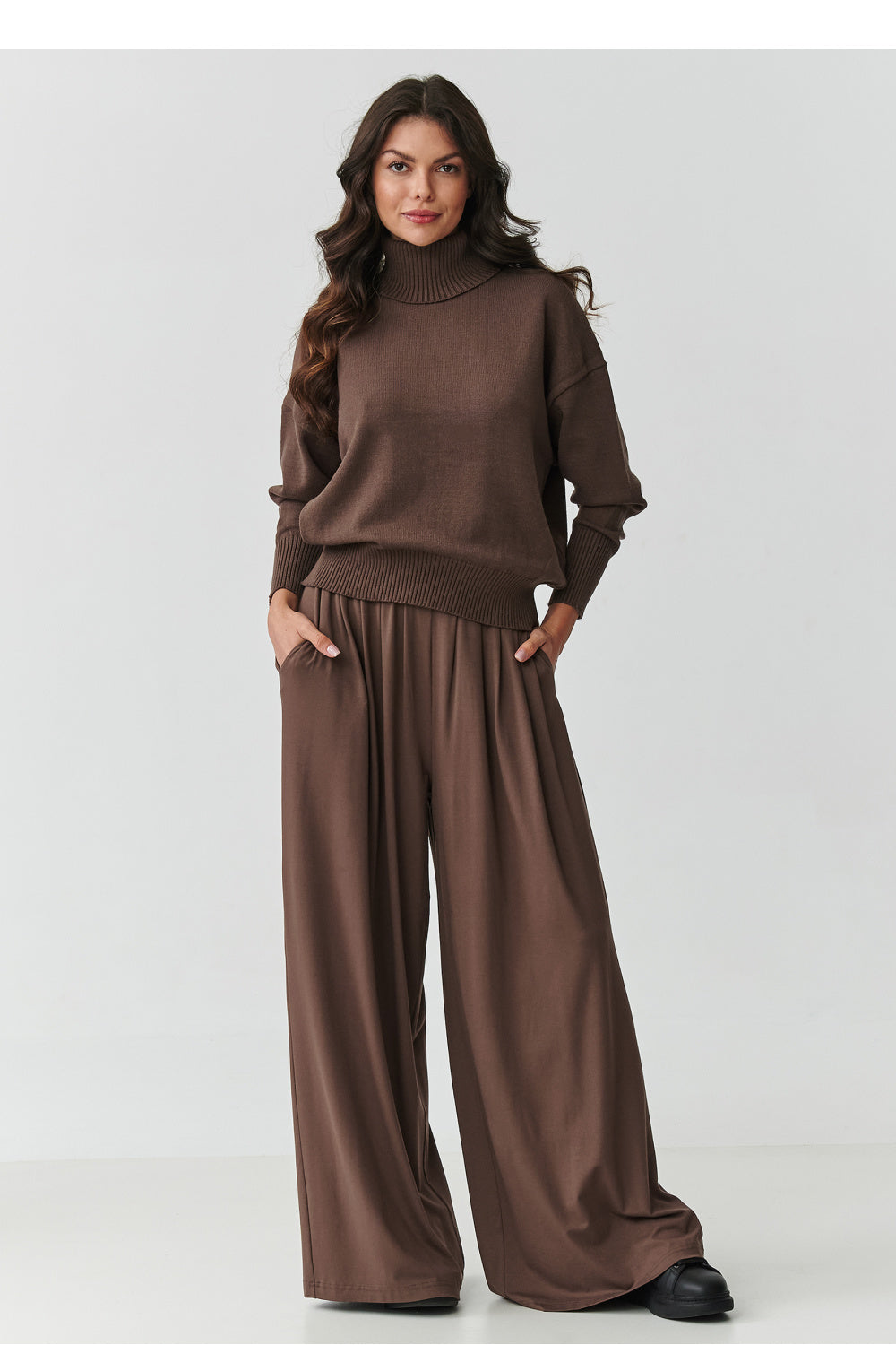 Rollkragenpullover model 217394 Makadamia
