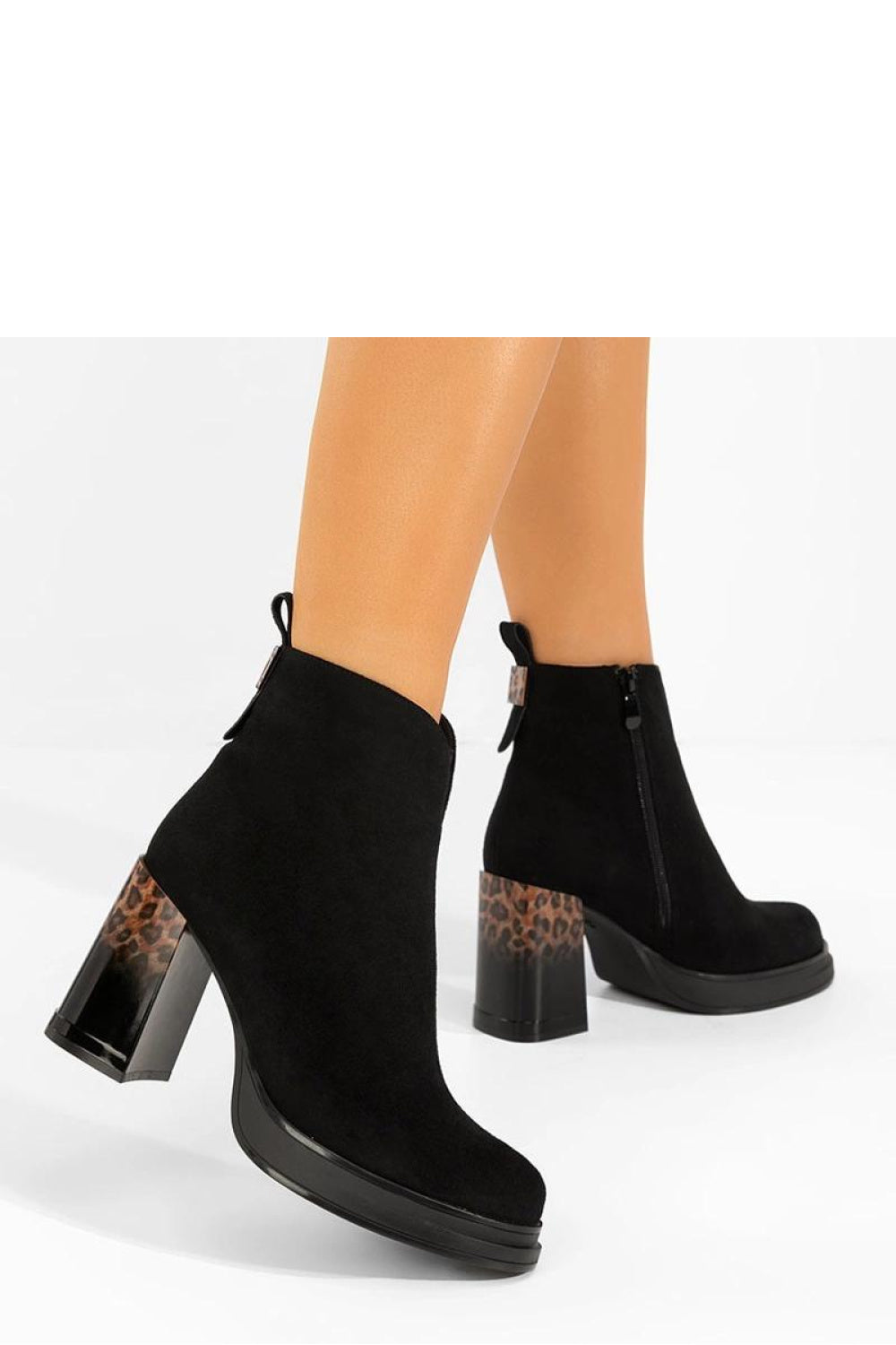 Ankle boots with heel model 222034 Solea