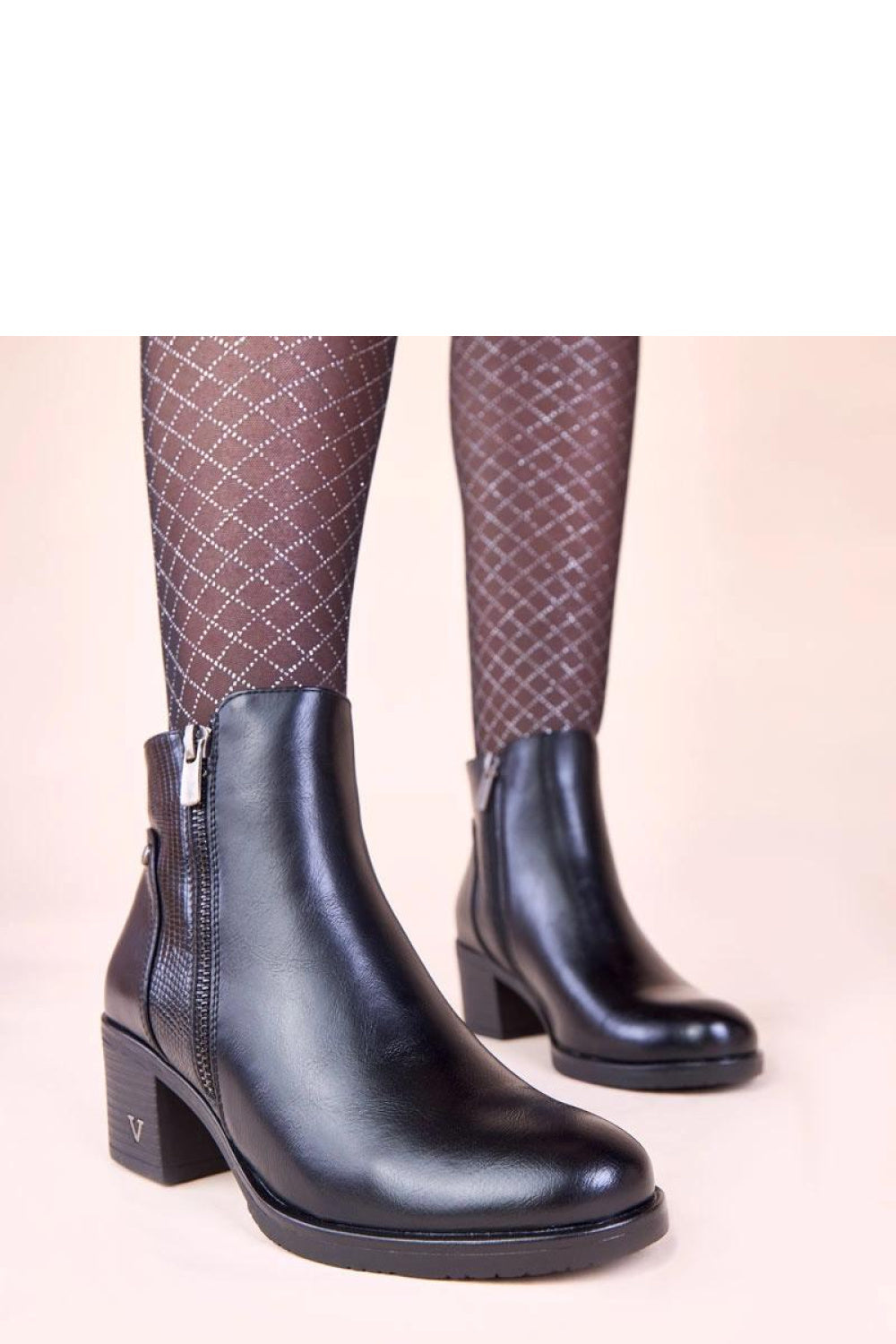 Heeled ankle boots model 222057 Solea