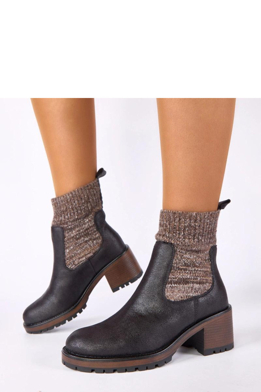 Heeled ankle boots model 222348 Solea