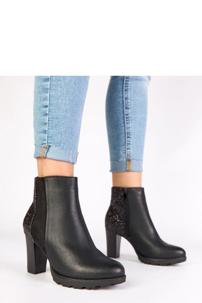 Ankle boots with heel model 222359 Solea