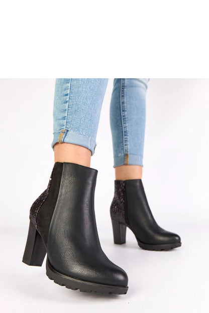 Ankle boots with heel model 222359 Solea