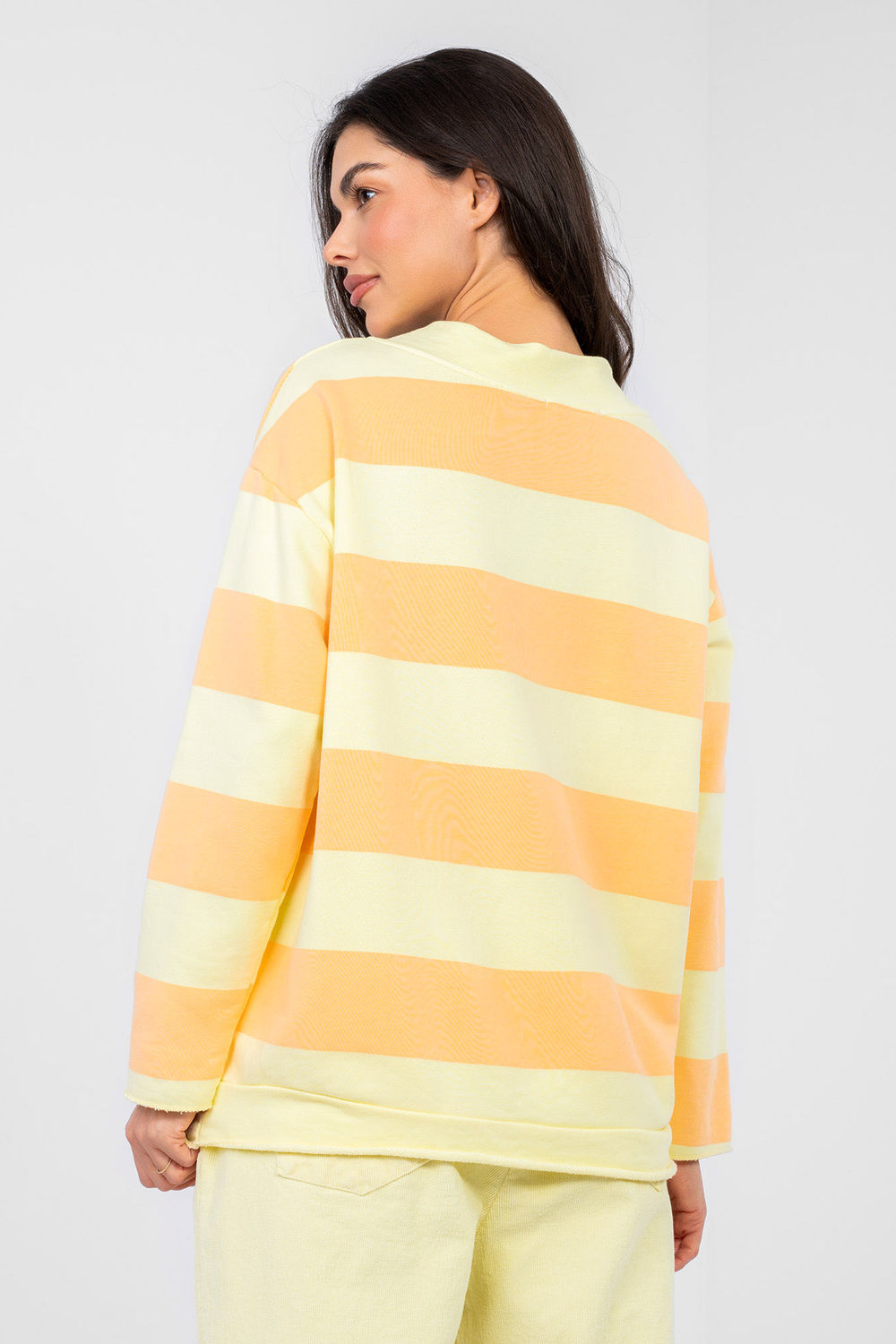 Sweater model 225056 Factory Price