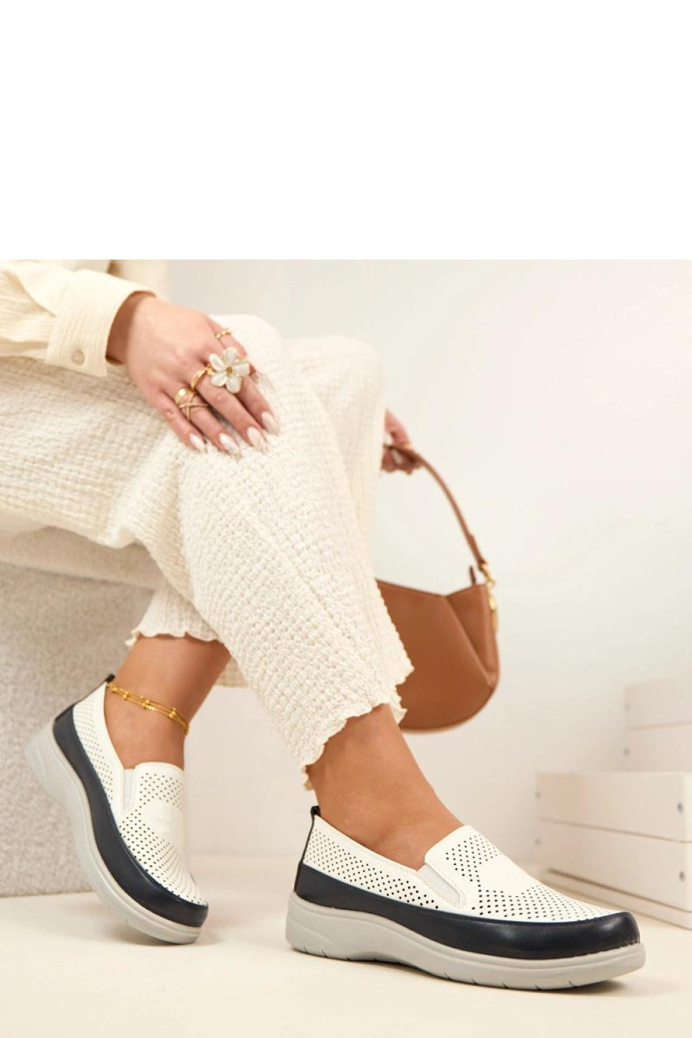 Low shoes model 225601 Solea