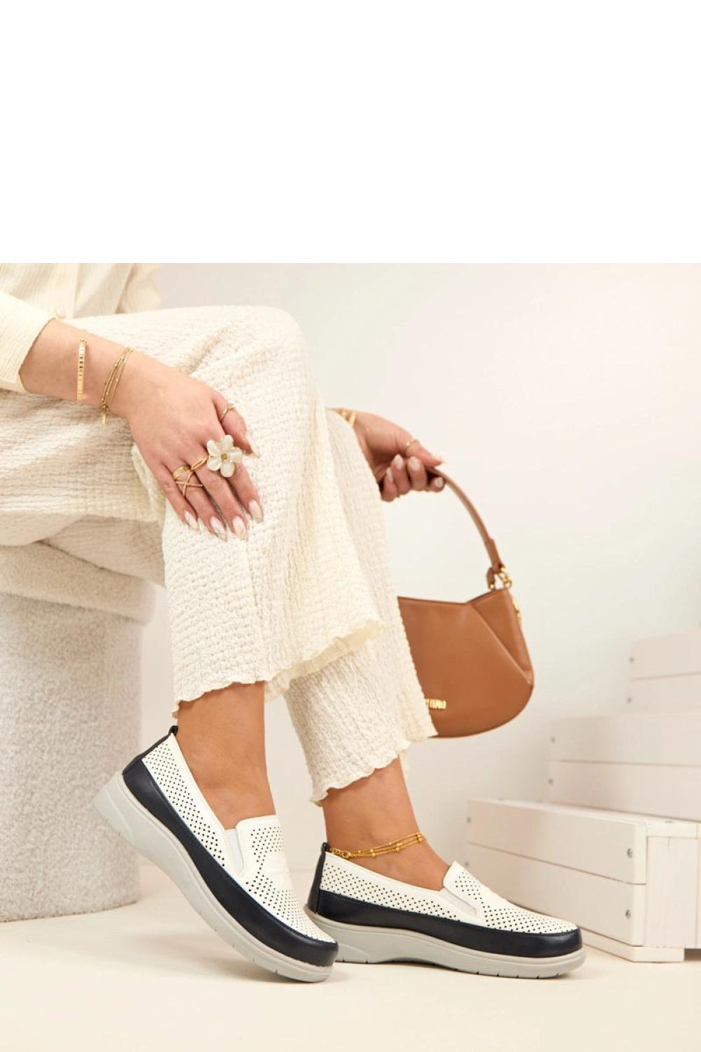 Low shoes model 225601 Solea
