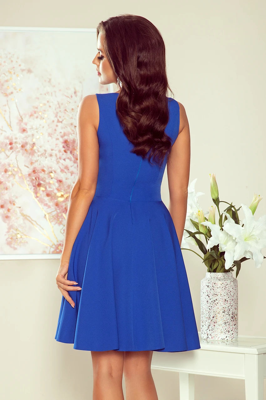 114-12 Ausgestelltes Kleid - herzförmiger Ausschnitt