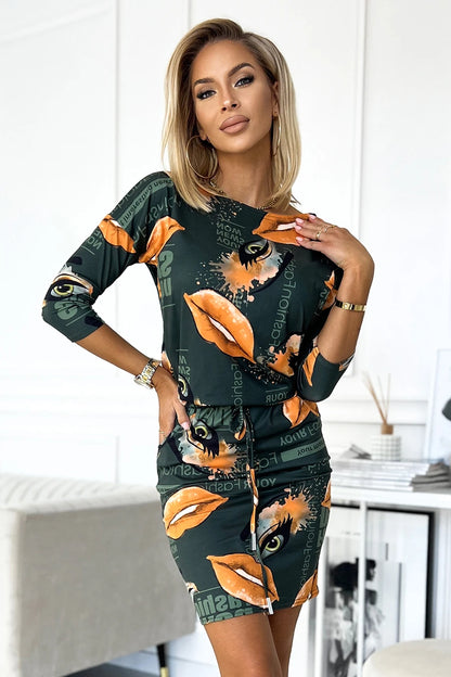 13-165 Sportkleid mit Taschen - grün mit orangefarbenen Lippen
