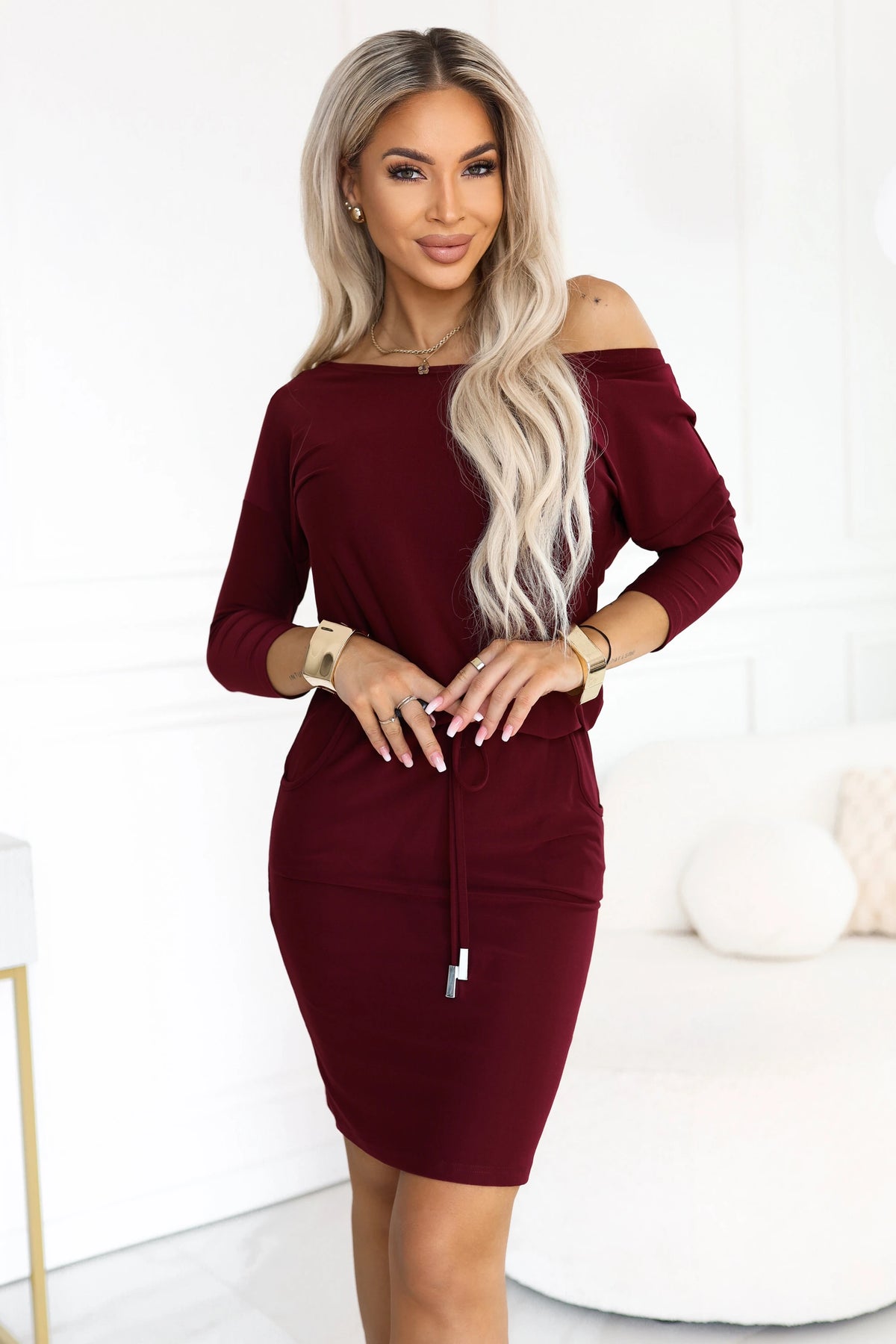 13-174 Sportliches Midikleid mit Taschen und Bindegürtel in der Taille