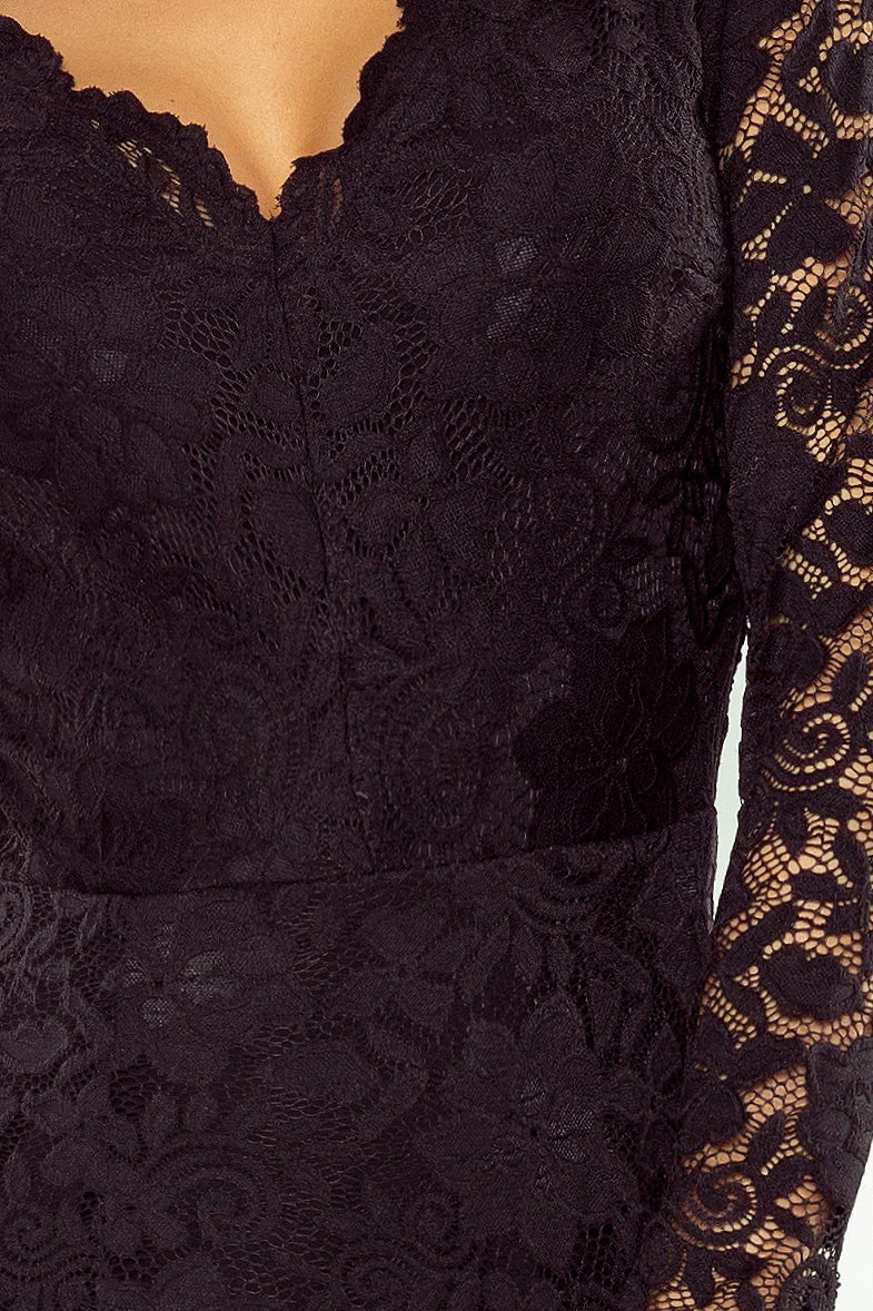 170-1 Spitzenkleid mit Ausschnitt