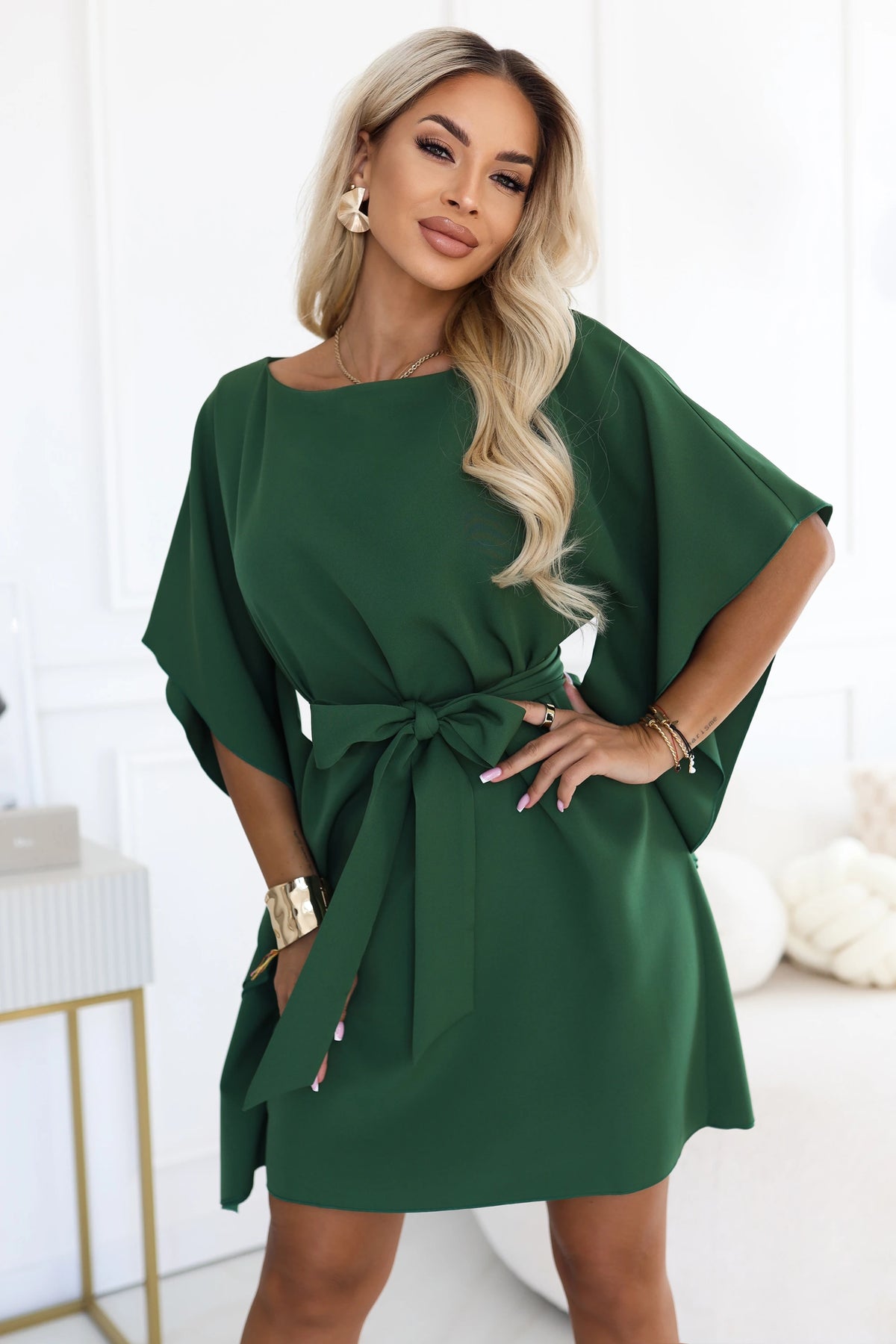 287-47 SOFIA Feminines Schmetterlingskleid mit Taillenband - smaragdgrün
