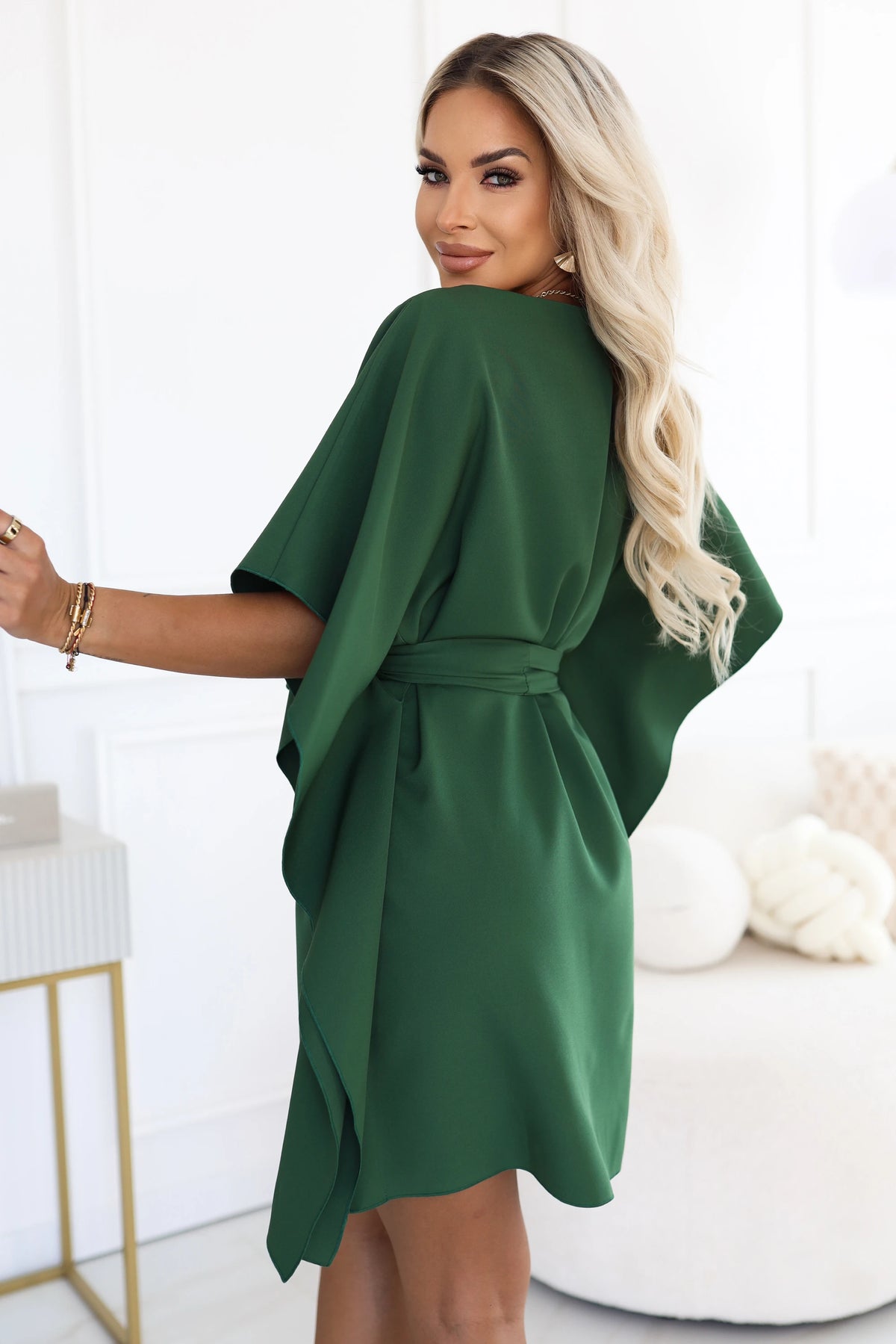287-47 SOFIA Feminines Schmetterlingskleid mit Taillenband - smaragdgrün