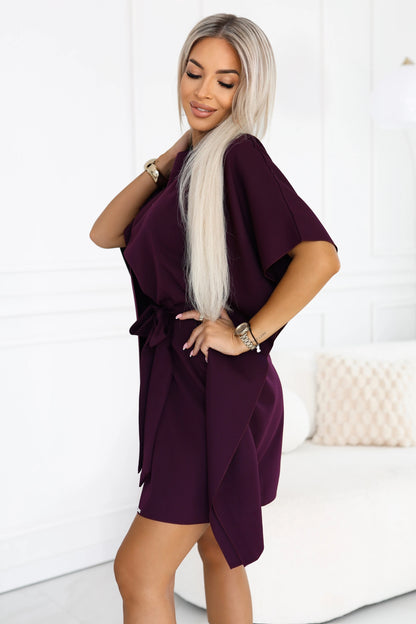 287-48 SOFIA Feminines Schmetterlingskleid mit Bindegürtel in der Taille - reife Pflaume