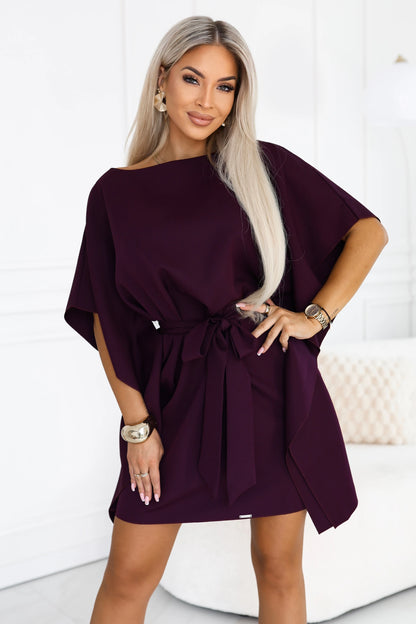 287-48 SOFIA Feminines Schmetterlingskleid mit Bindegürtel in der Taille - reife Pflaume