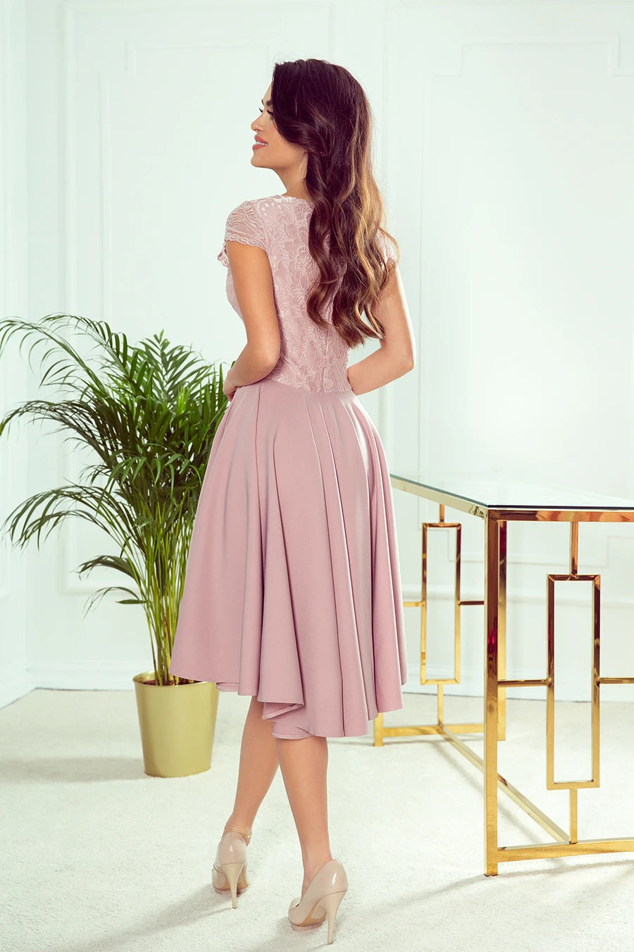 300-1 PATRICIA - Kleid mit längerem Rücken mit Spitzenausschnitt - puderrosa