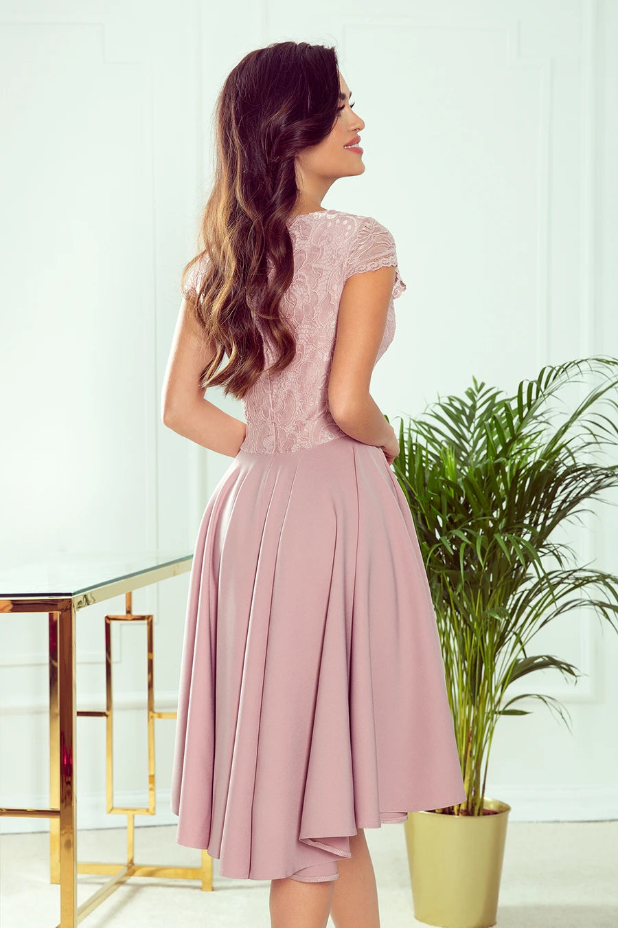 300-1 PATRICIA - Kleid mit längerem Rücken mit Spitzenausschnitt - puderrosa