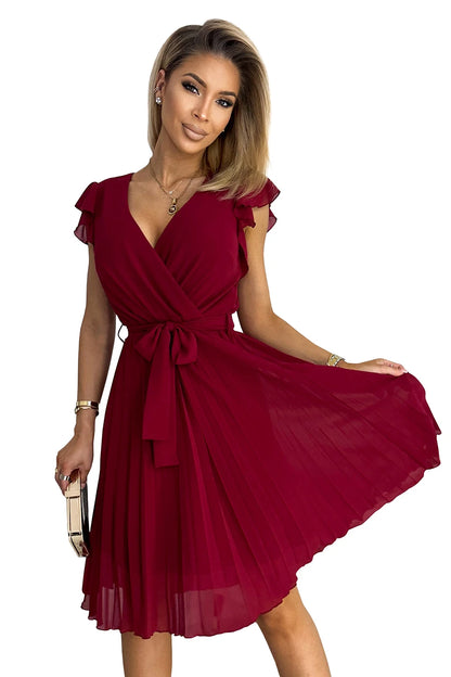 374-2 POLINA Faltenkleid mit Ausschnitt und Rüschen - weinrote Farbe