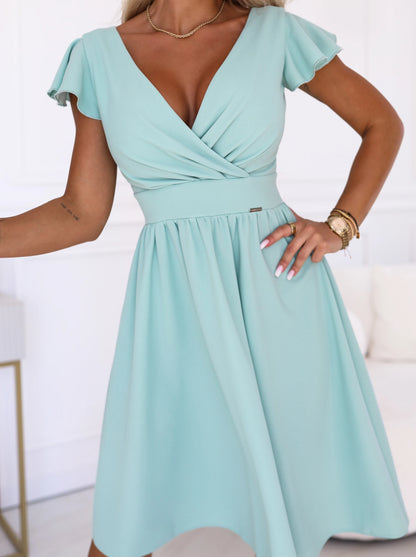 425-17 MATILDE Kleid mit Ausschnitt und kurzem Ärmel - Pistaziengrün