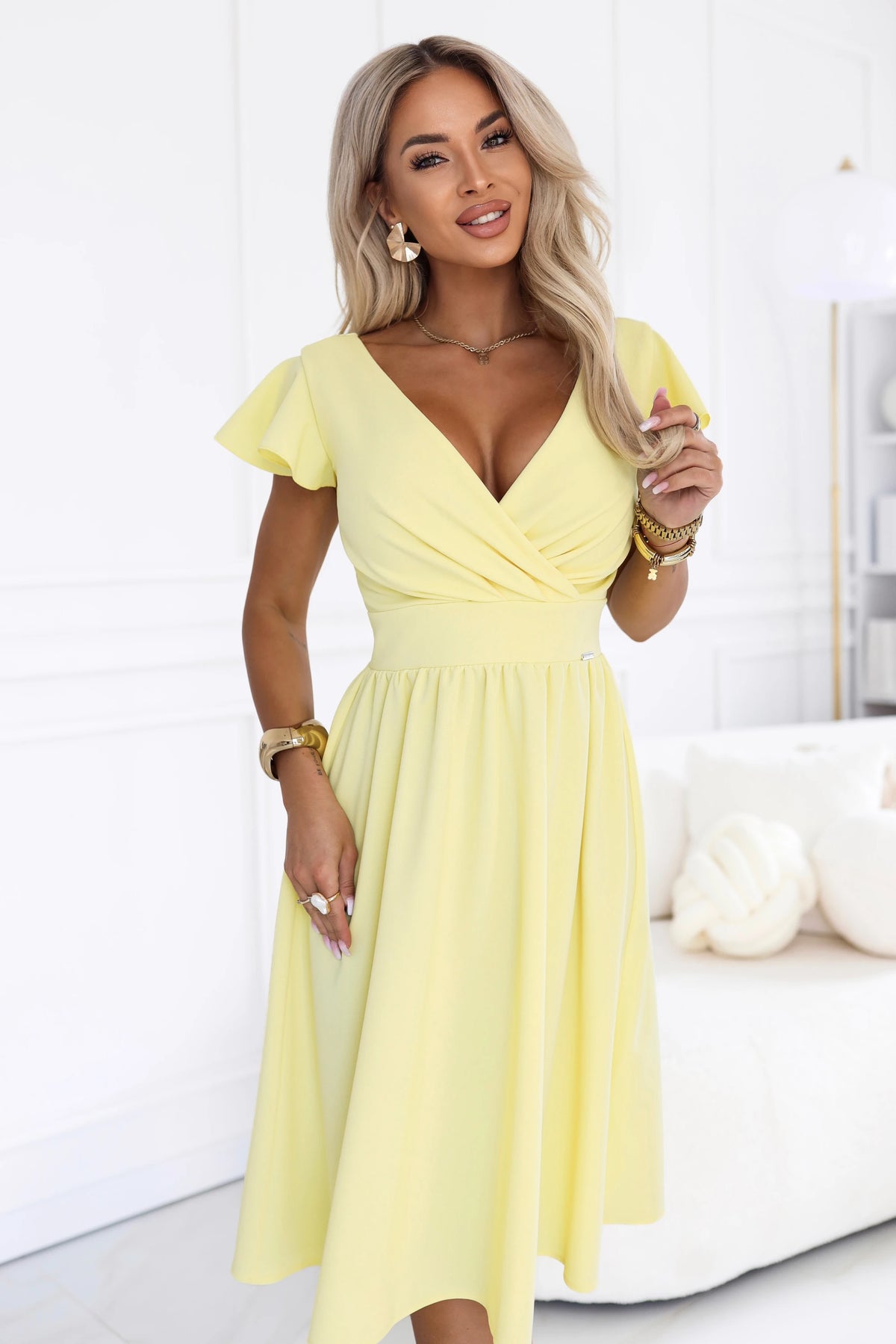 425-18 MATILDE Kleid mit Ausschnitt und kurzem Ärmel - buttergelb
