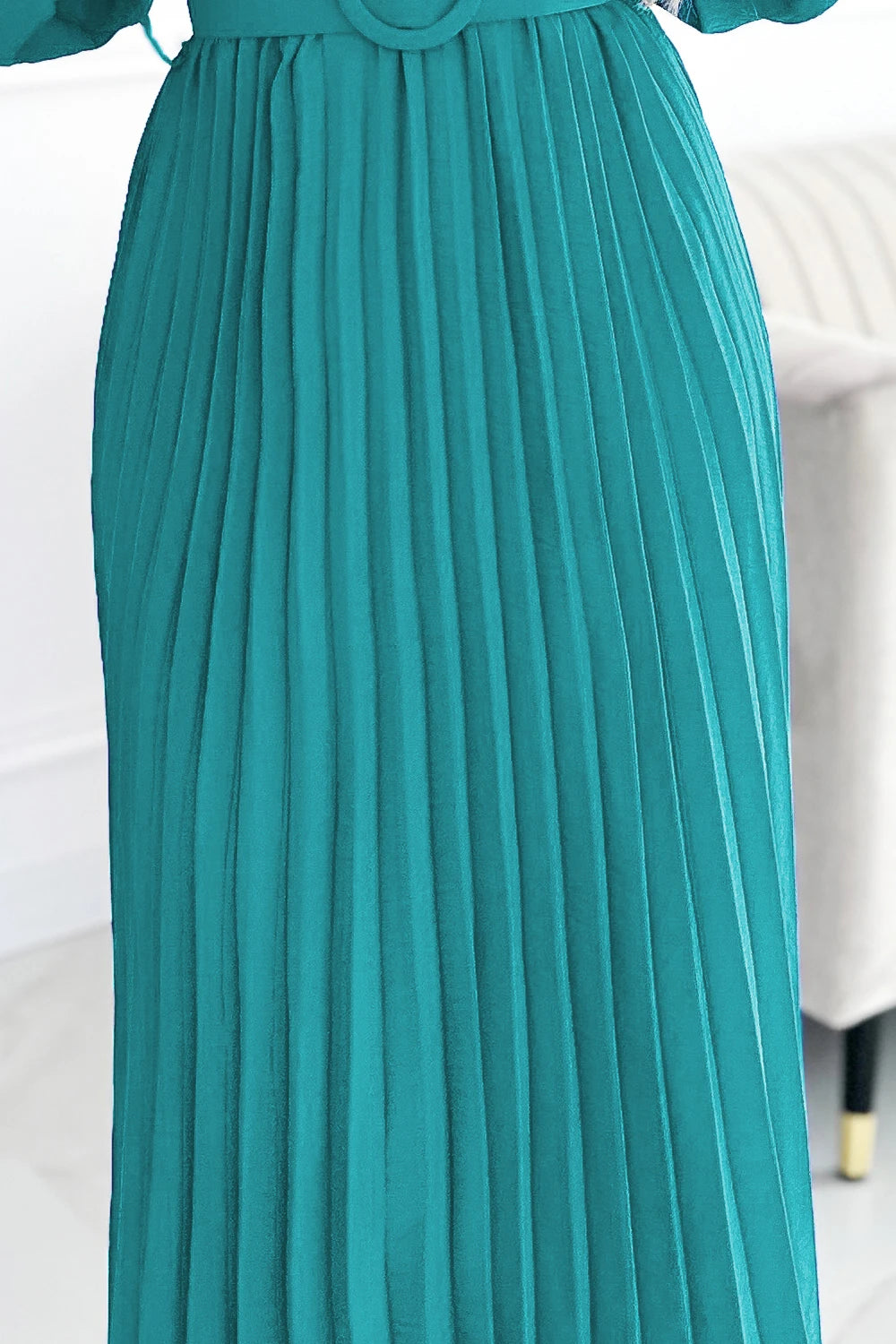 504-6 VIVIANA Plissee-Midikleid mit Ausschnitt, langen Ärmeln und breitem Gürtel - Meeresfarbe