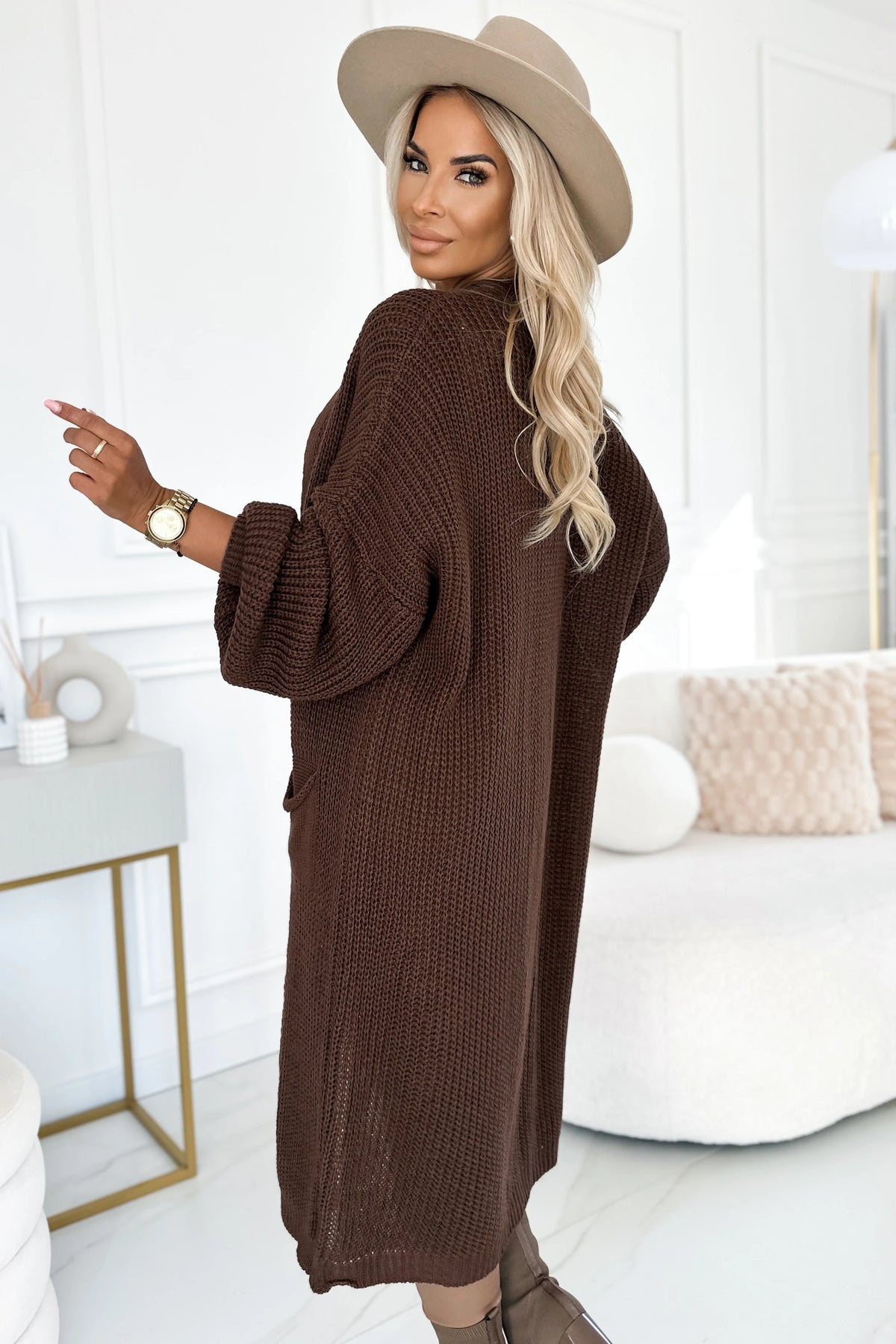 627-2 Strickjacke - langer Pulloverumhang mit Taschen - Schokoladenfarbe