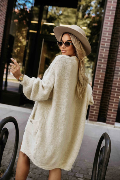 628-1 Modischer Oversize-Cardigan mit dekorativer Brosche und praktischen Taschen