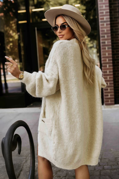 628-1 Modischer Oversize-Cardigan mit dekorativer Brosche und praktischen Taschen