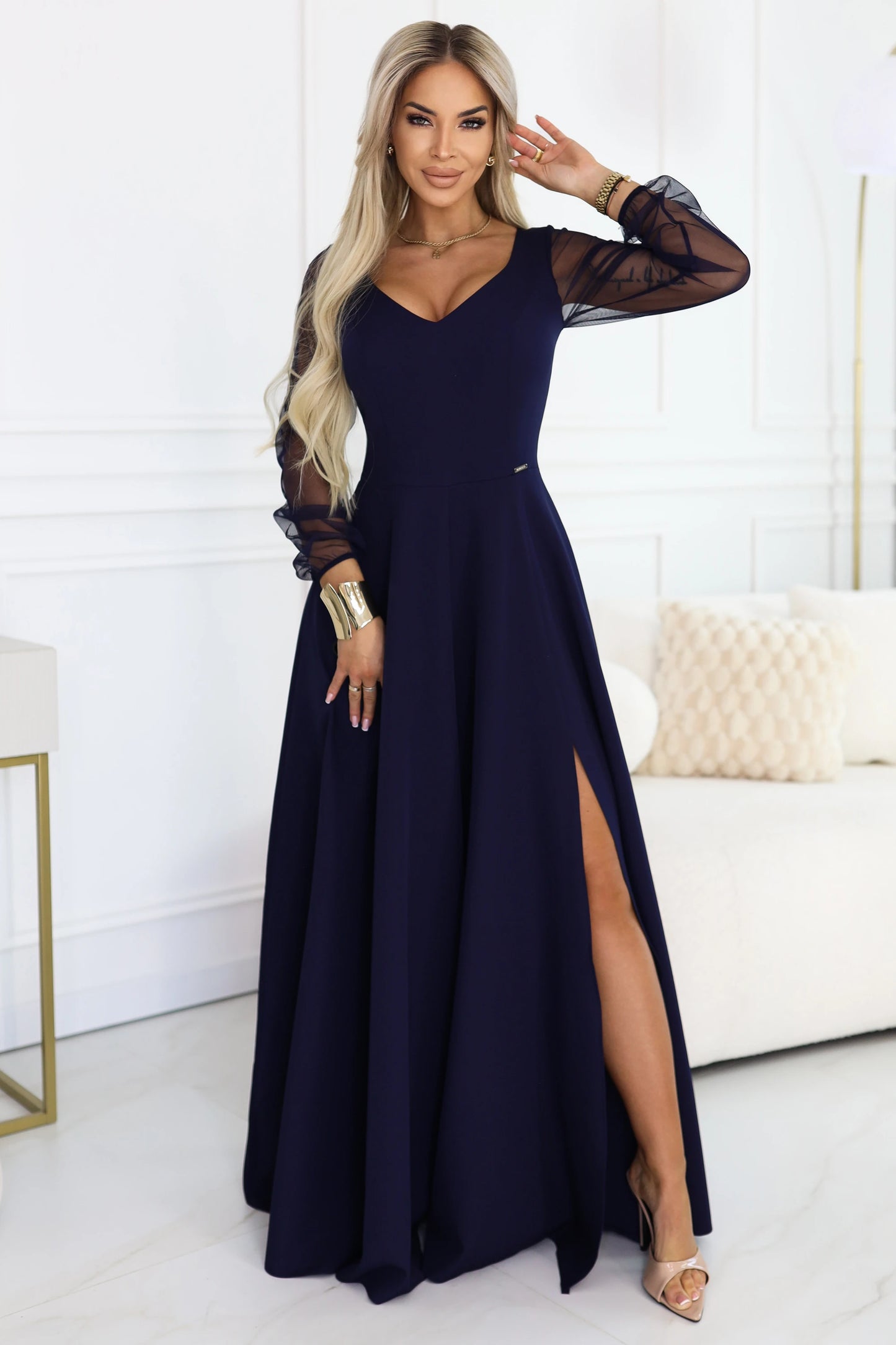 640-3 LORETTA einzigartiges langes Kleid mit Tüllärmeln und Ausschnitt - Marineblau