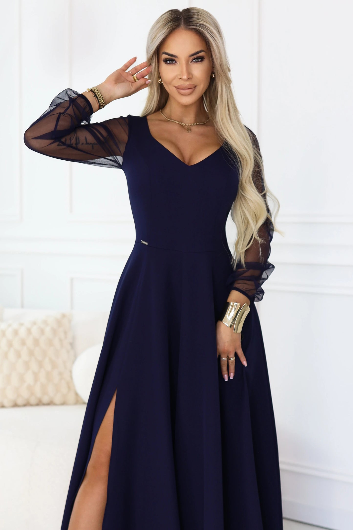 640-3 LORETTA einzigartiges langes Kleid mit Tüllärmeln und Ausschnitt - Marineblau