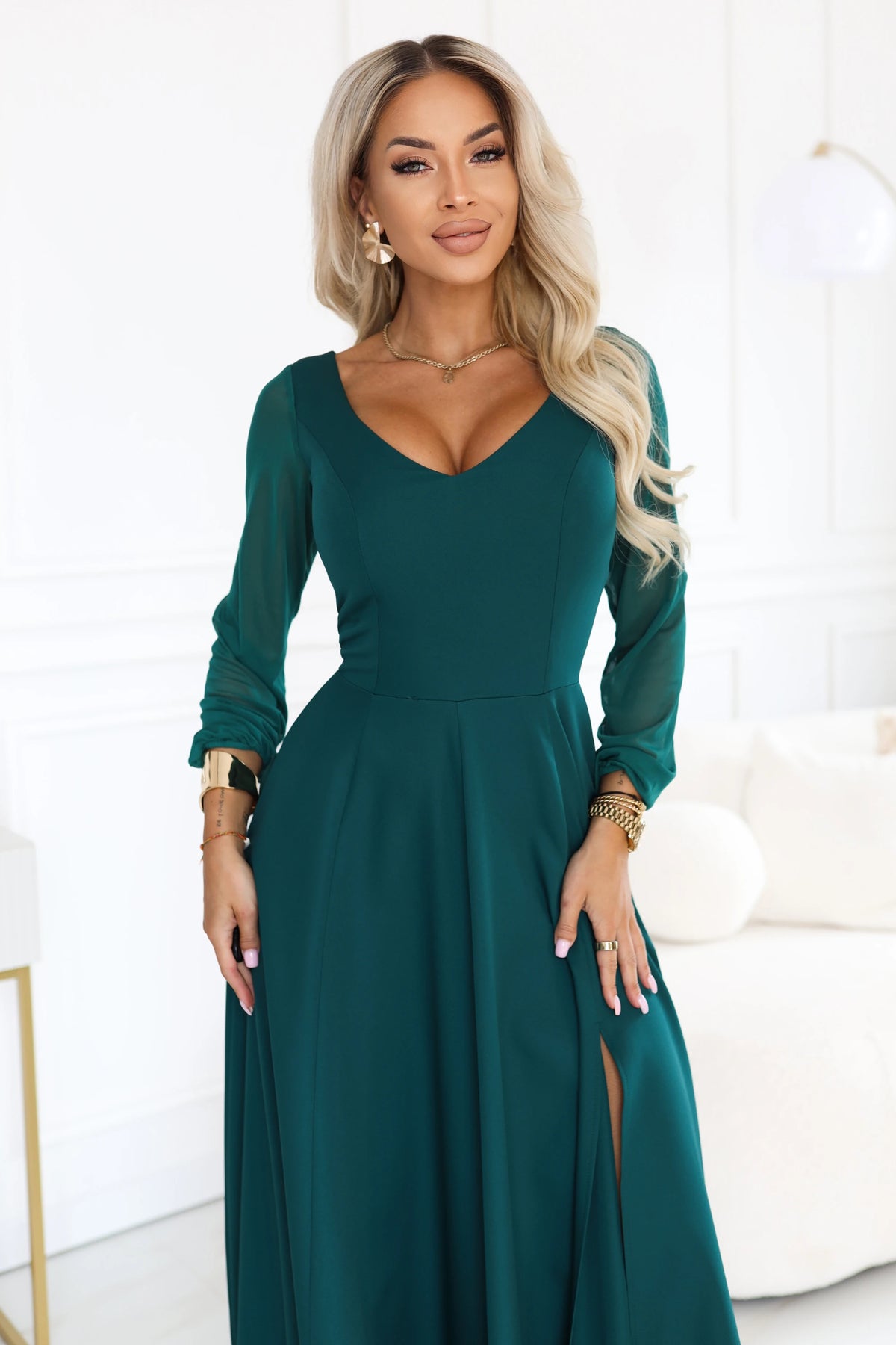 640-6 LORETTA Außergewöhnliches langes Kleid mit Tüllärmeln und Ausschnitt