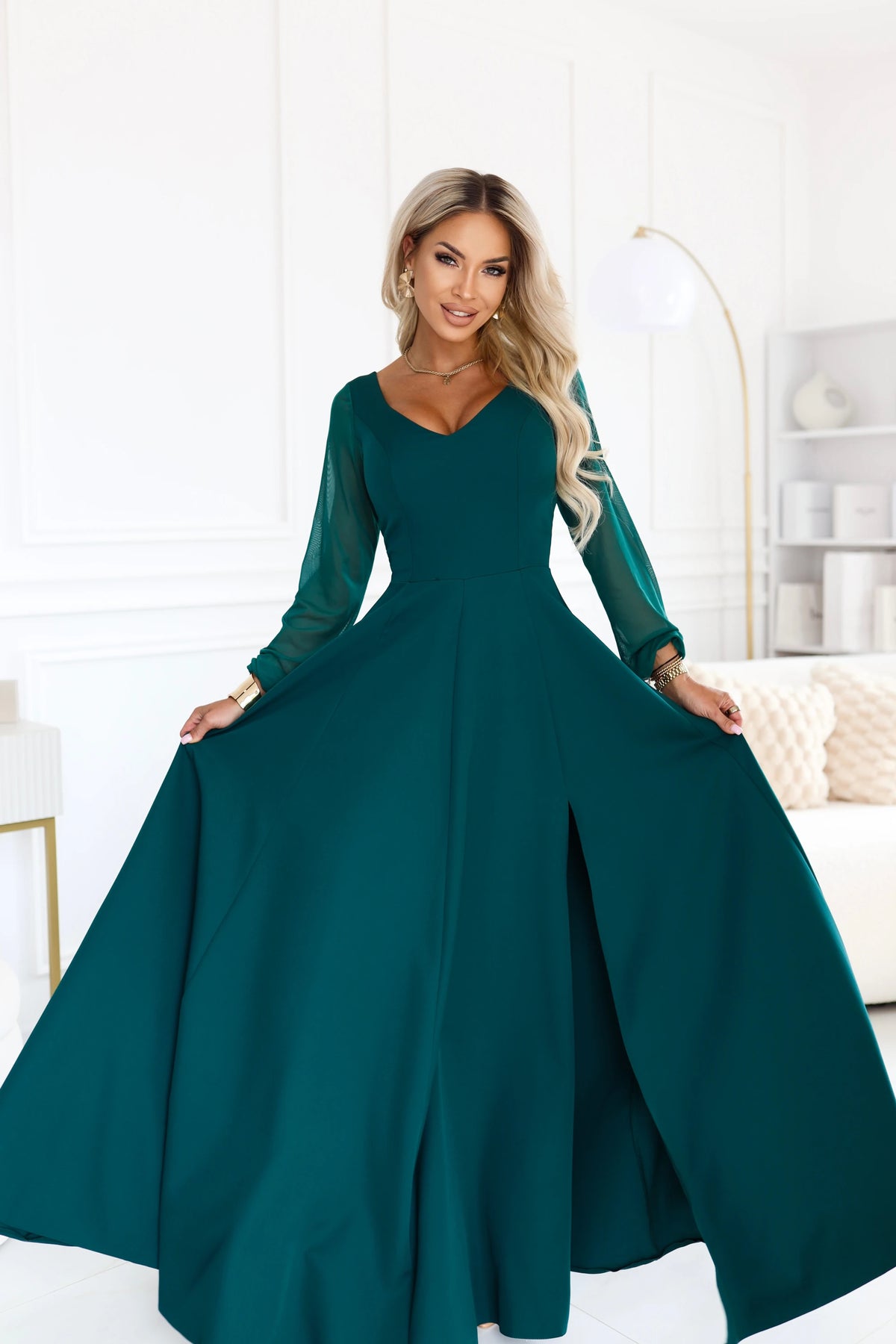 640-6 LORETTA Außergewöhnliches langes Kleid mit Tüllärmeln und Ausschnitt