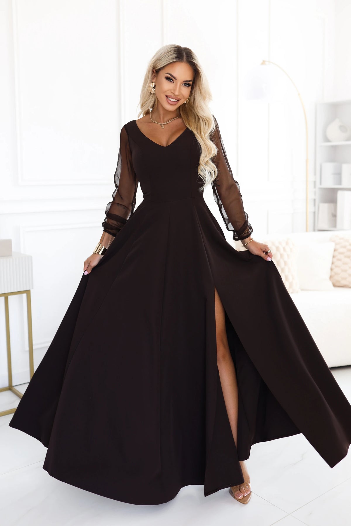 640-8 LORETTA Außergewöhnliches langes Kleid mit Tüllärmeln und Ausschnitt - schokoladenbraun
