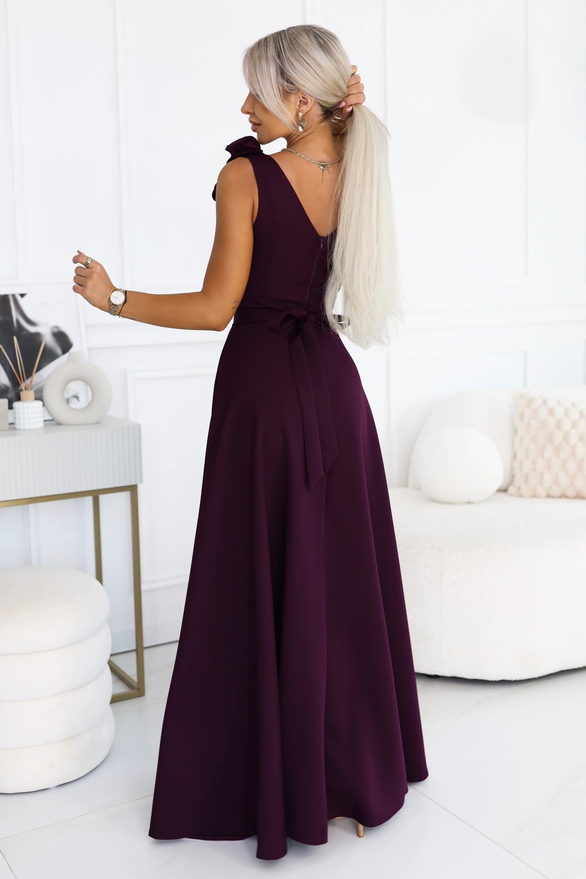 643-11 Elegantes Maxi-Abendkleid mit Schlitz und Rosen - reife Pflaume