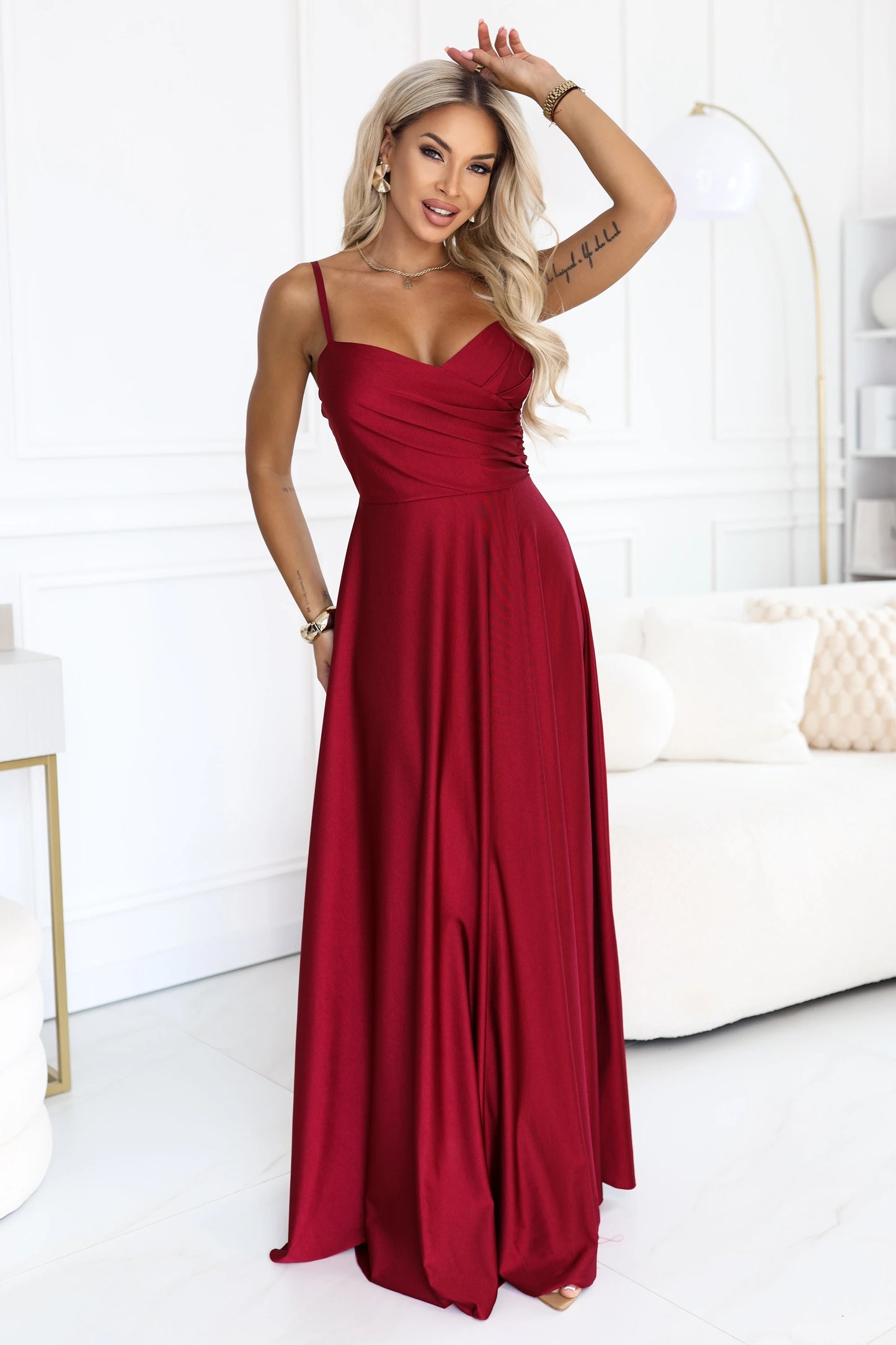 646-5 Langes Abendkleid mit Trägern und Beinschlitz - bordeauxrot