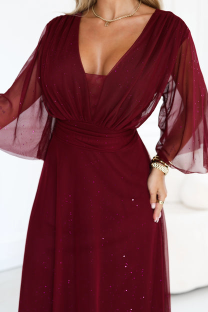 654-6 Langes schimmerndes Plus-Size-Kleid mit Ausschnitt und transparentem Ärmel - bordeauxrot