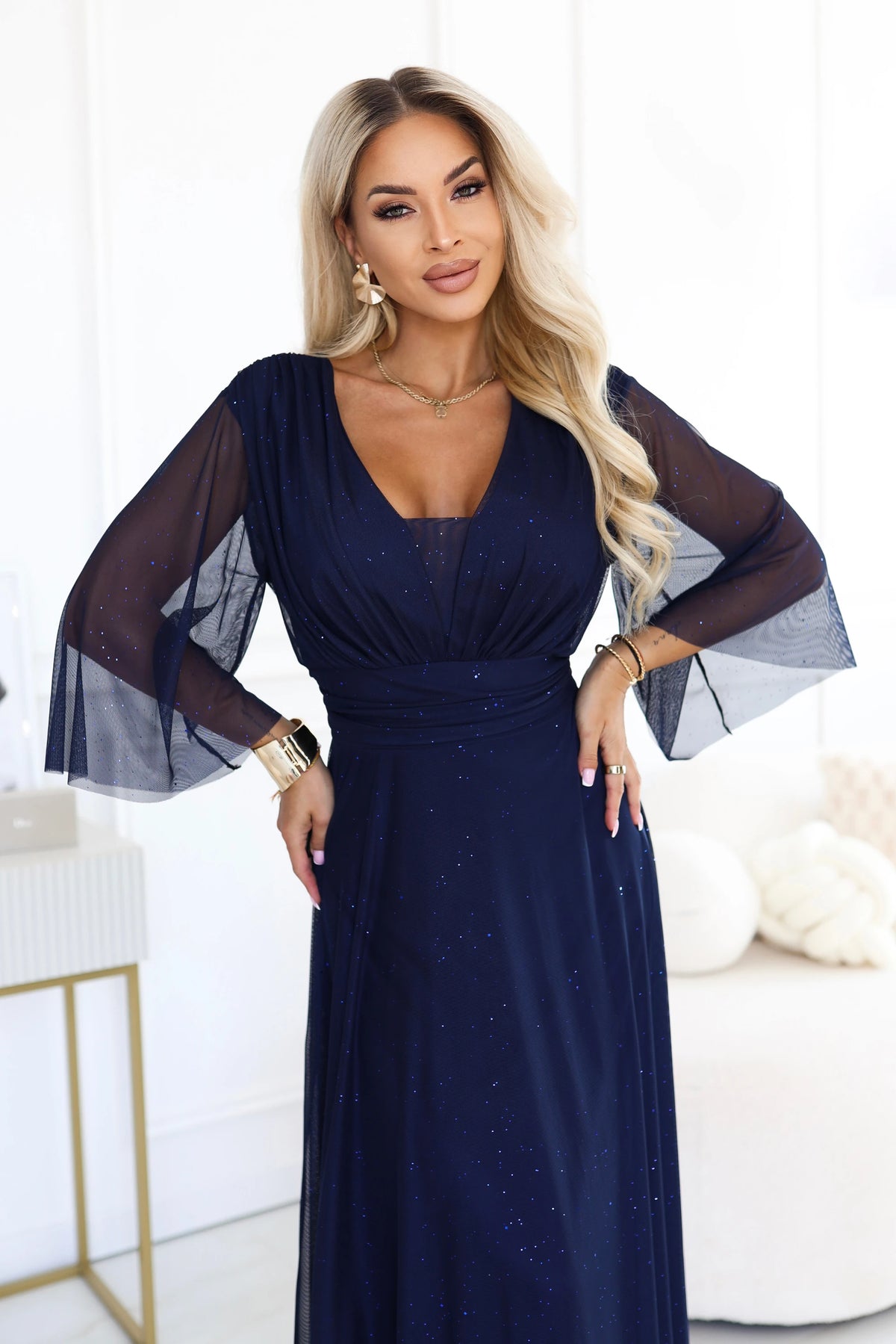 654-7 Langes schimmerndes Plus-Size-Kleid mit Ausschnitt und transparentem Ärmel - marineblau