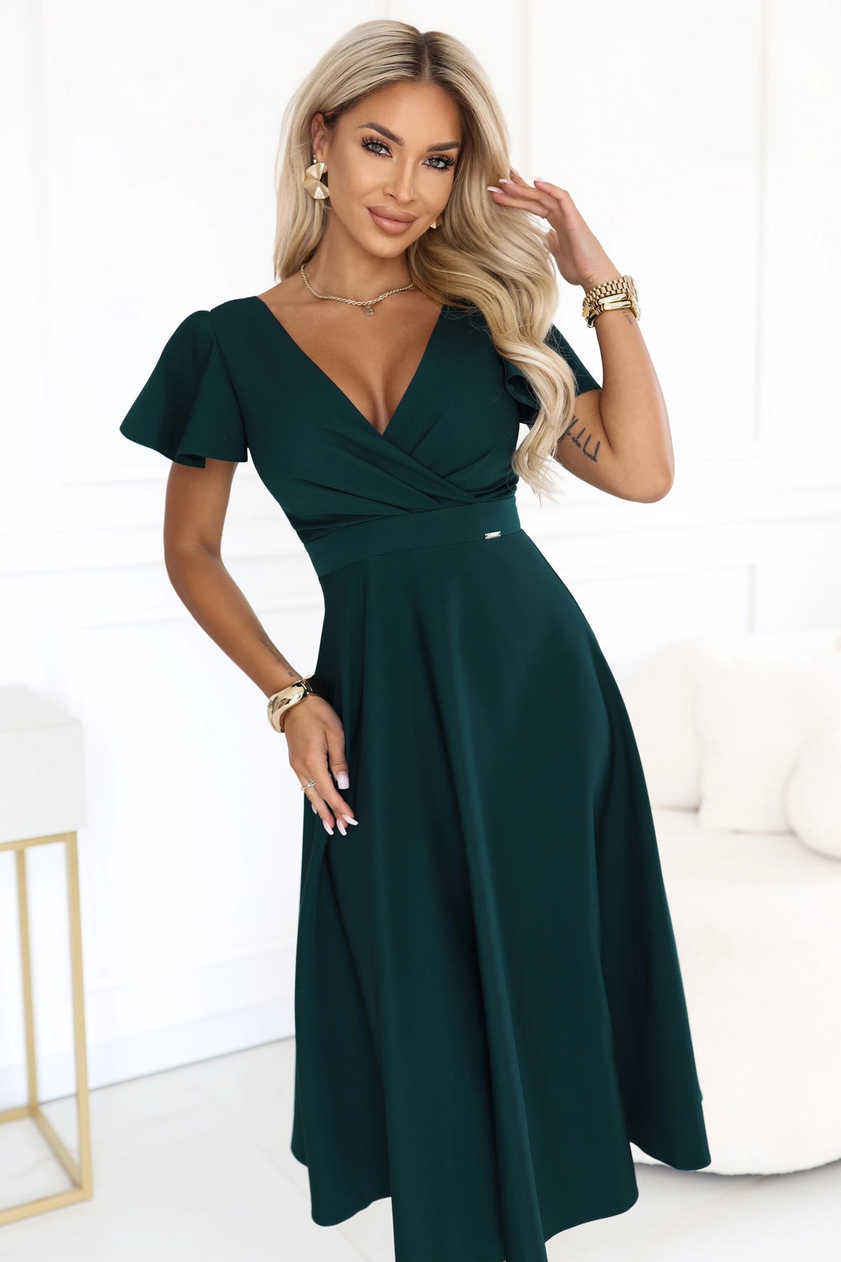 675-2 Ausgestelltes Midikleid mit Wickelausschnitt und kurzem Ärmel