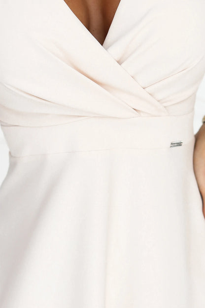 675-3 Ausgestelltes Midikleid mit Wickelausschnitt und kurzem Ärmel