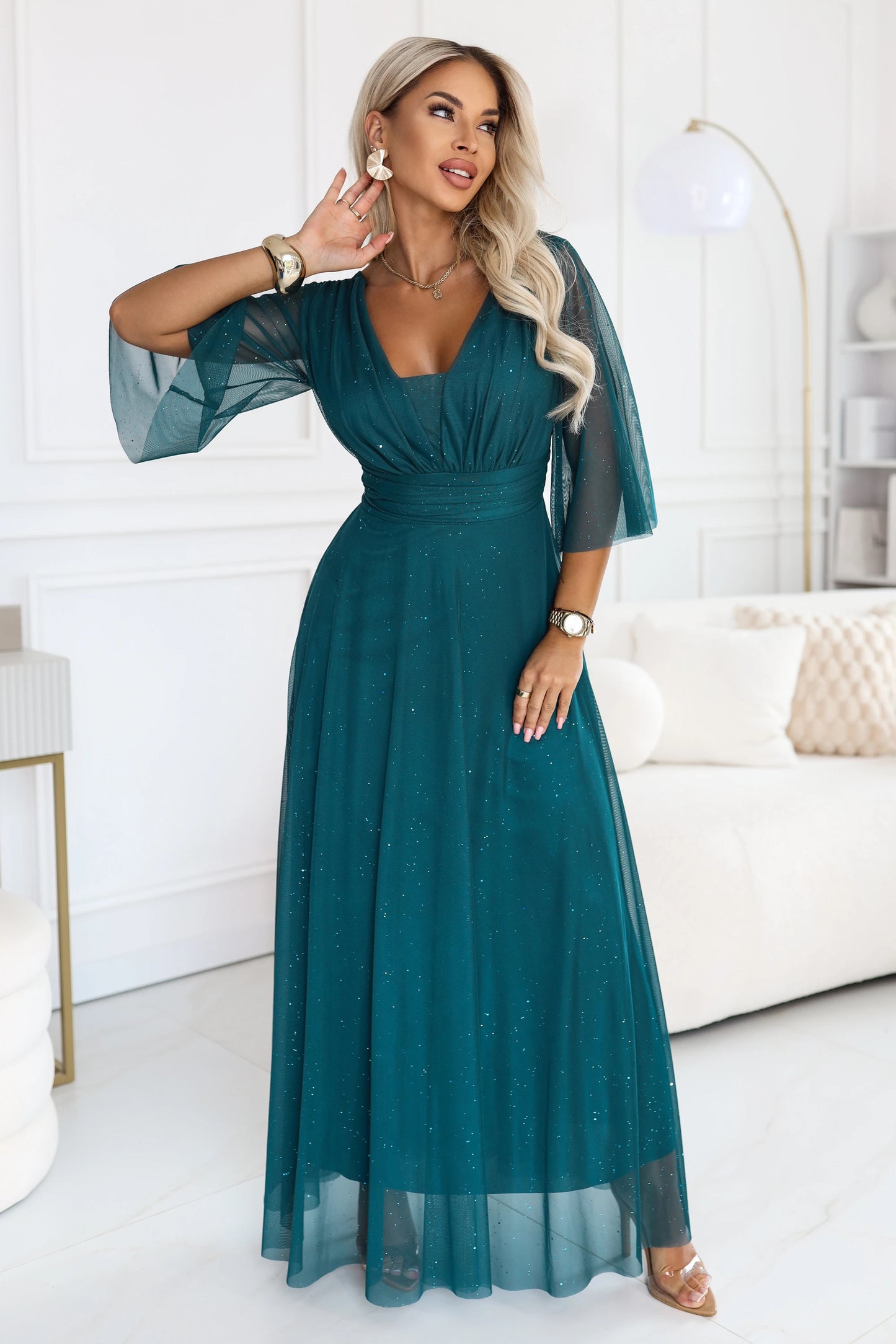 682-1 SOLENNE Langes schimmerndes Kleid mit Ausschnitt und Ärmel - meergrün